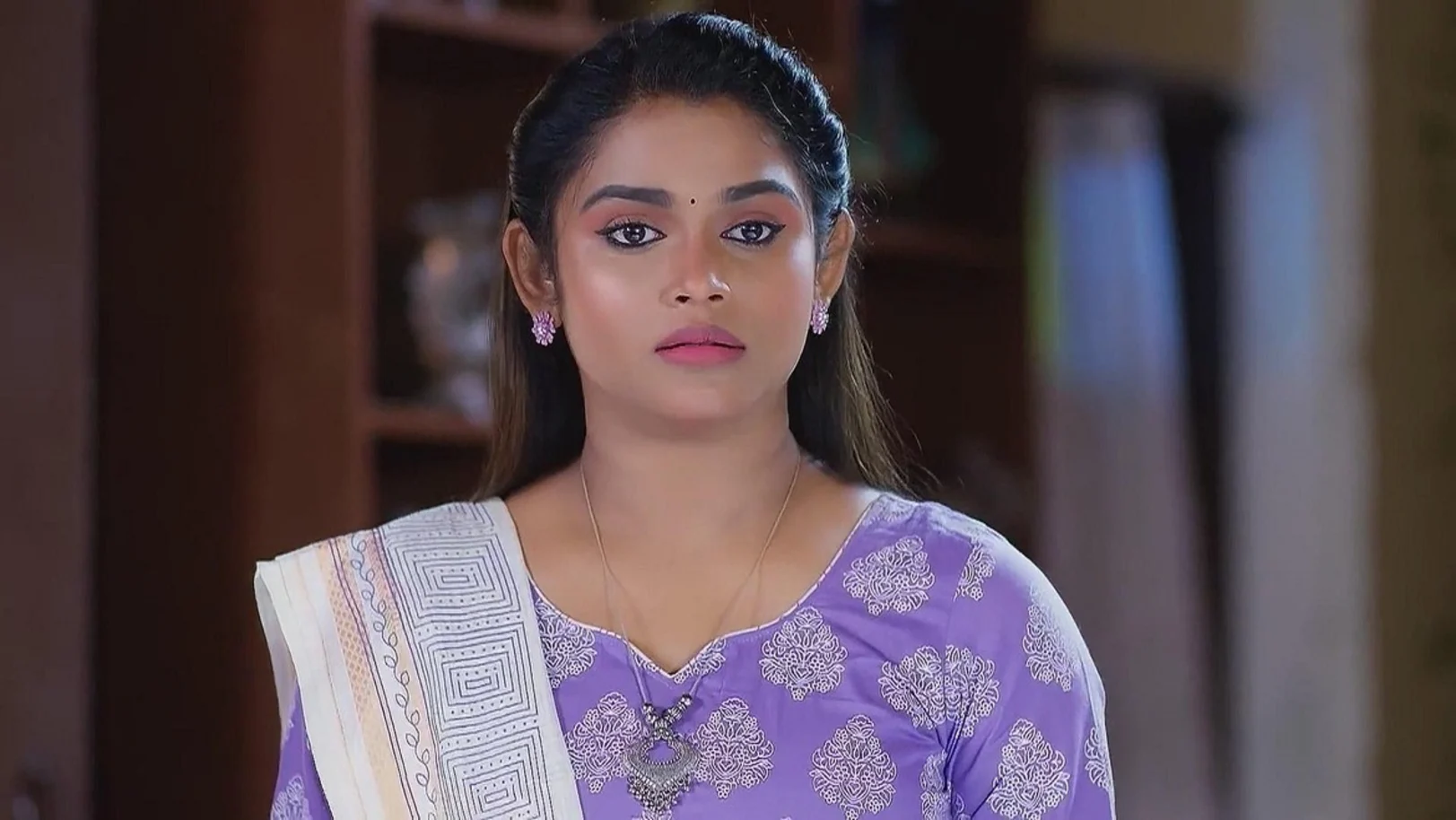 Aadhya Gets Charulata's Phone from Venkat | Sandhyaraaga 