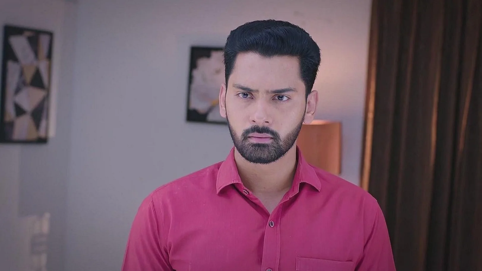 Madhav Supports Sharvari in front of the Cops 25th May 2024 Webisode
