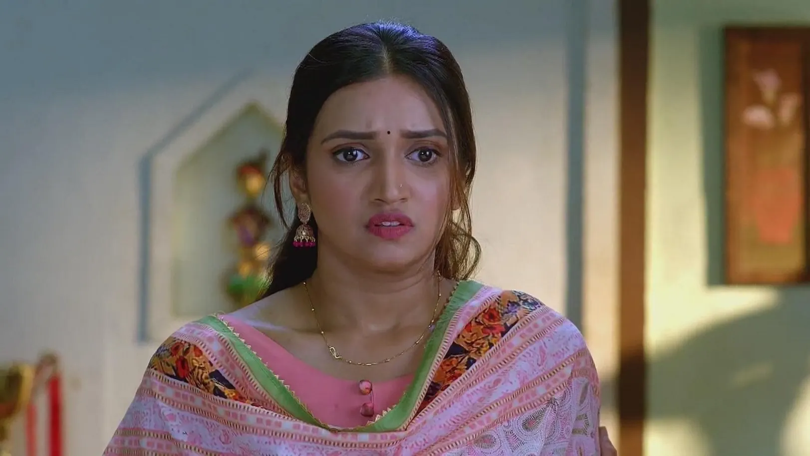 Charu Frets Over Her Lost Earring 21st May 2024 Webisode