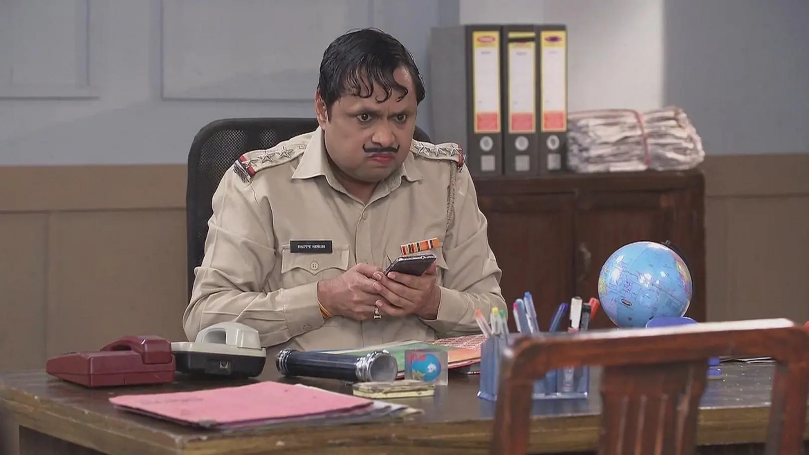 Happu and Manohar Fall Asleep in the Police Station 22nd May 2024 Webisode