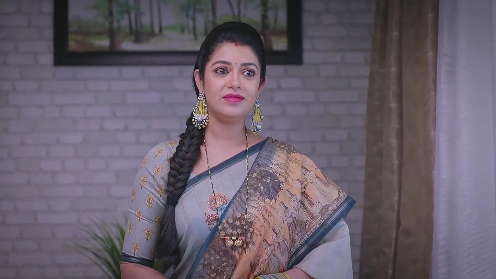 Shakuntala Receives a Warning from Bhoomika | Amruthadhaare 
