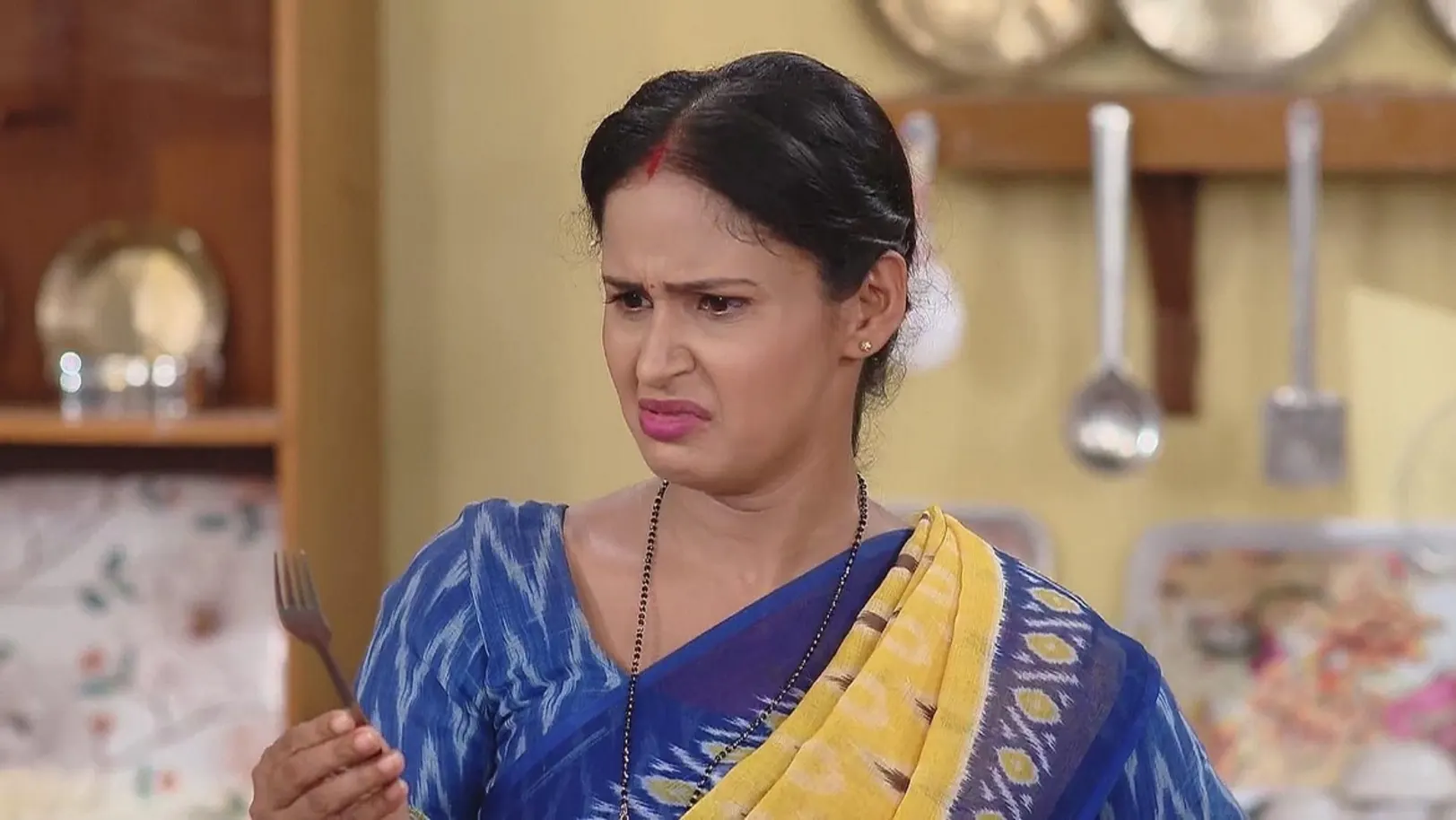 Bharti and Charu Worry about Being Exposed | Sandhya Ragini 
