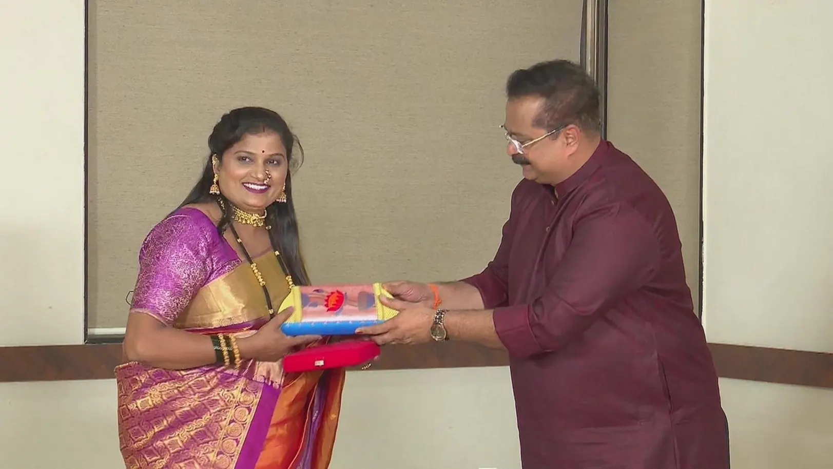 Asha Wins a Paithani 