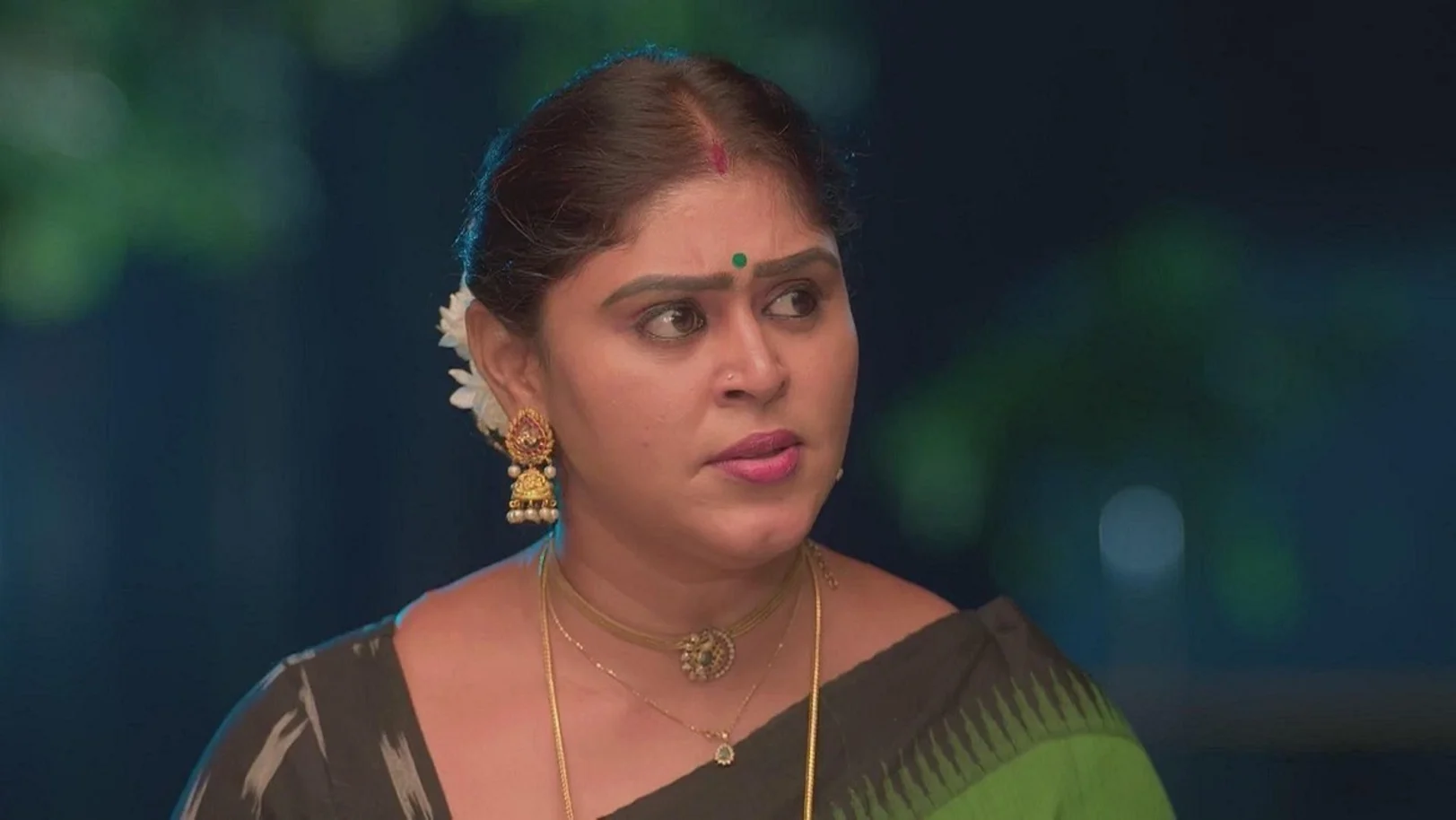 Shakuntala Condemns Saranya | Meenakshi Ponnunga 