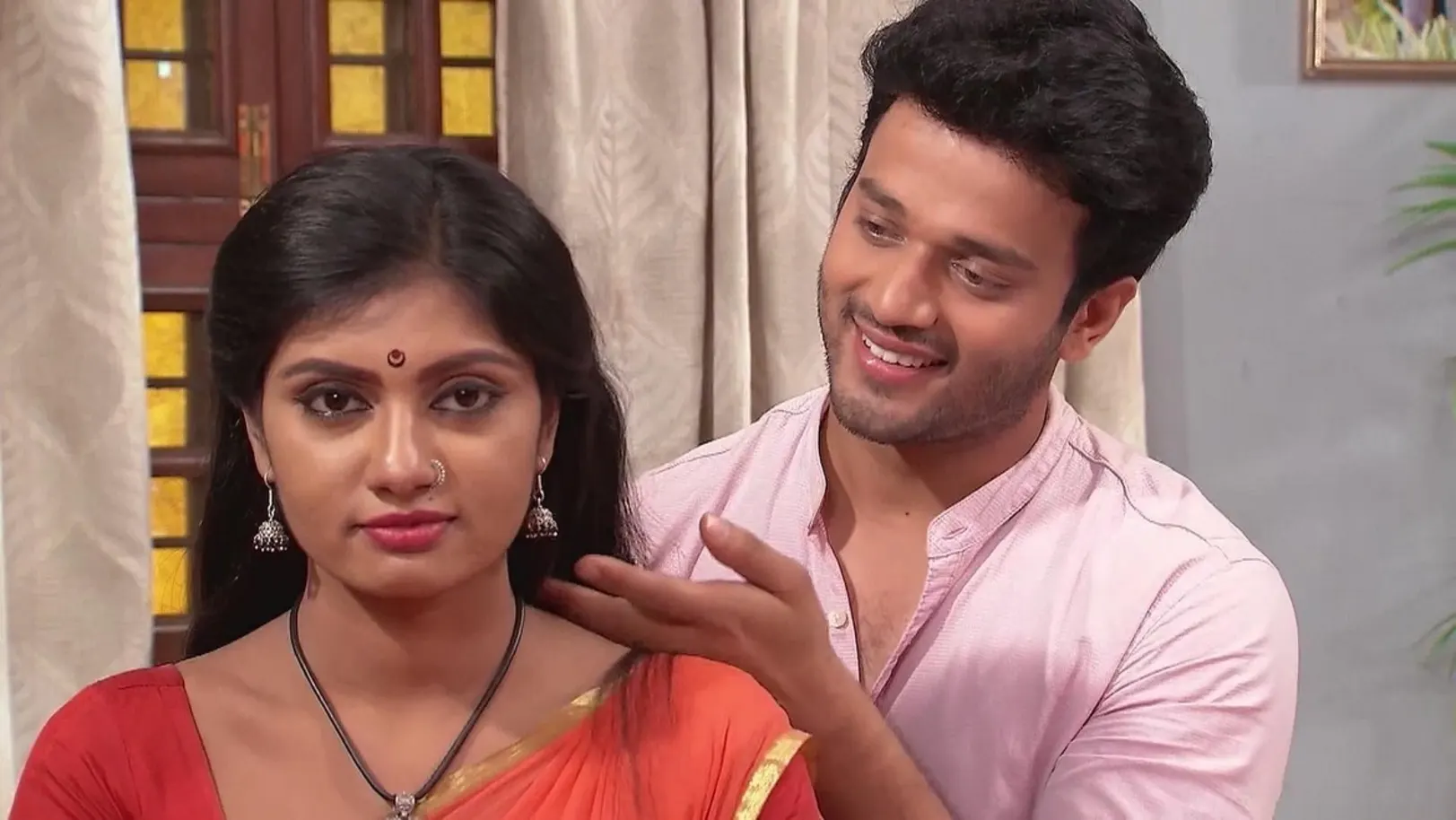 Punya Is Shocked as Anirudha Combs Her Hair | Naagamandala 