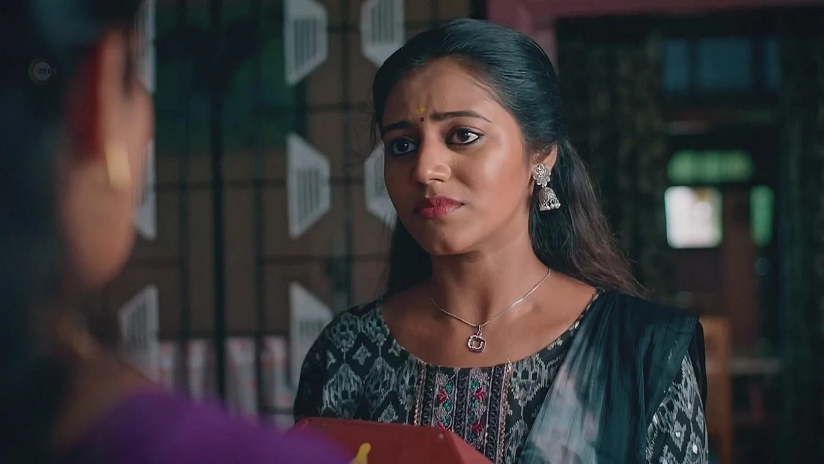 Sujatha Hands Ornaments to Nithya 7th July 2024 Webisode