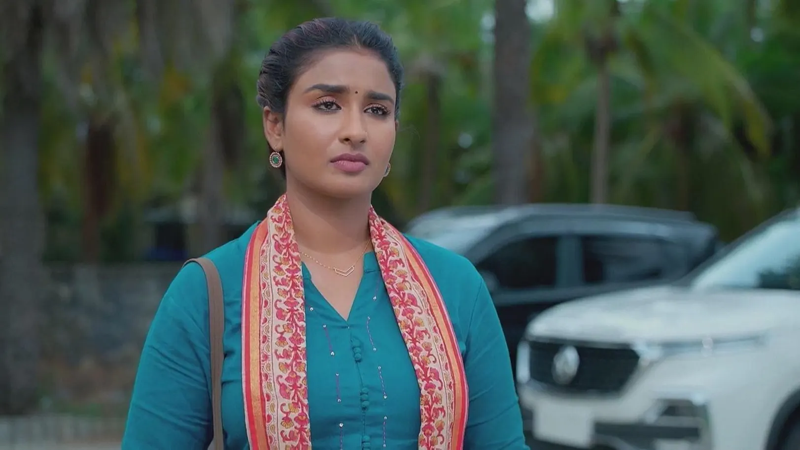 Madhumitha Waits to Meet Goutham | Nenjathai Killathe 