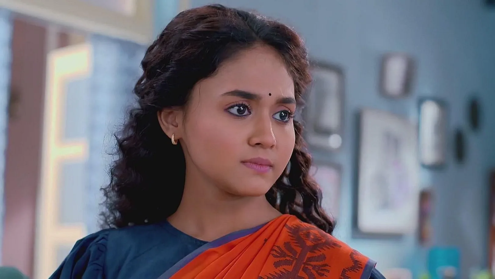 Roddur Scares Moyna by Mentioning Police | Puber Moyna 