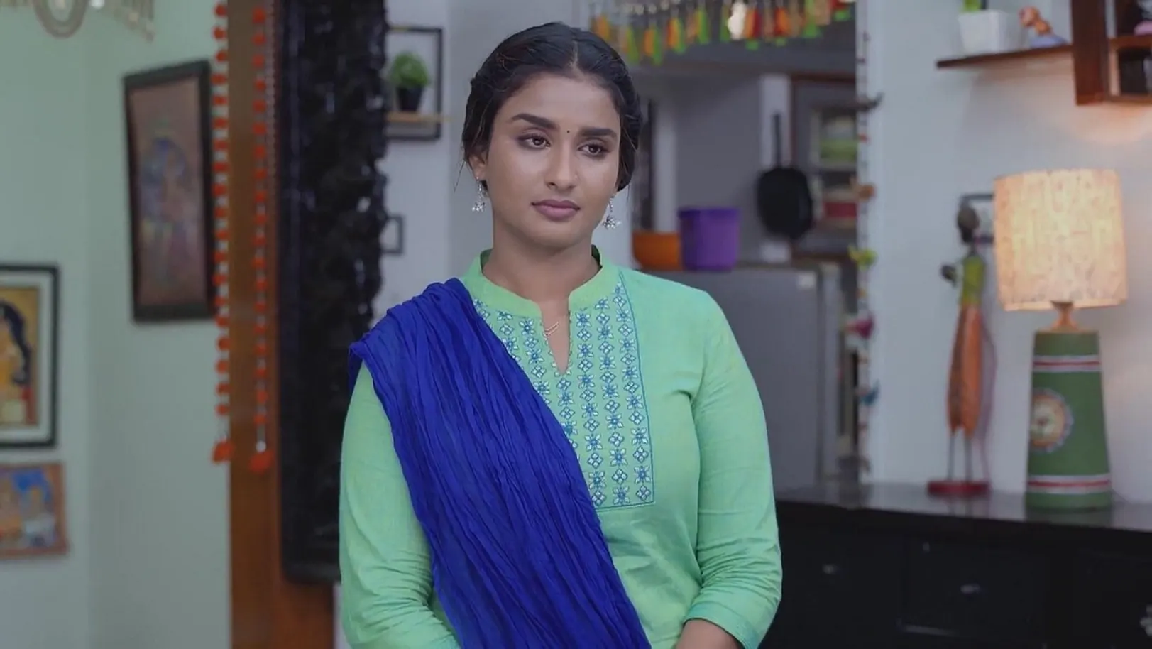 Madhumitha Argues with Renuka | Nenajthai Killathe 
