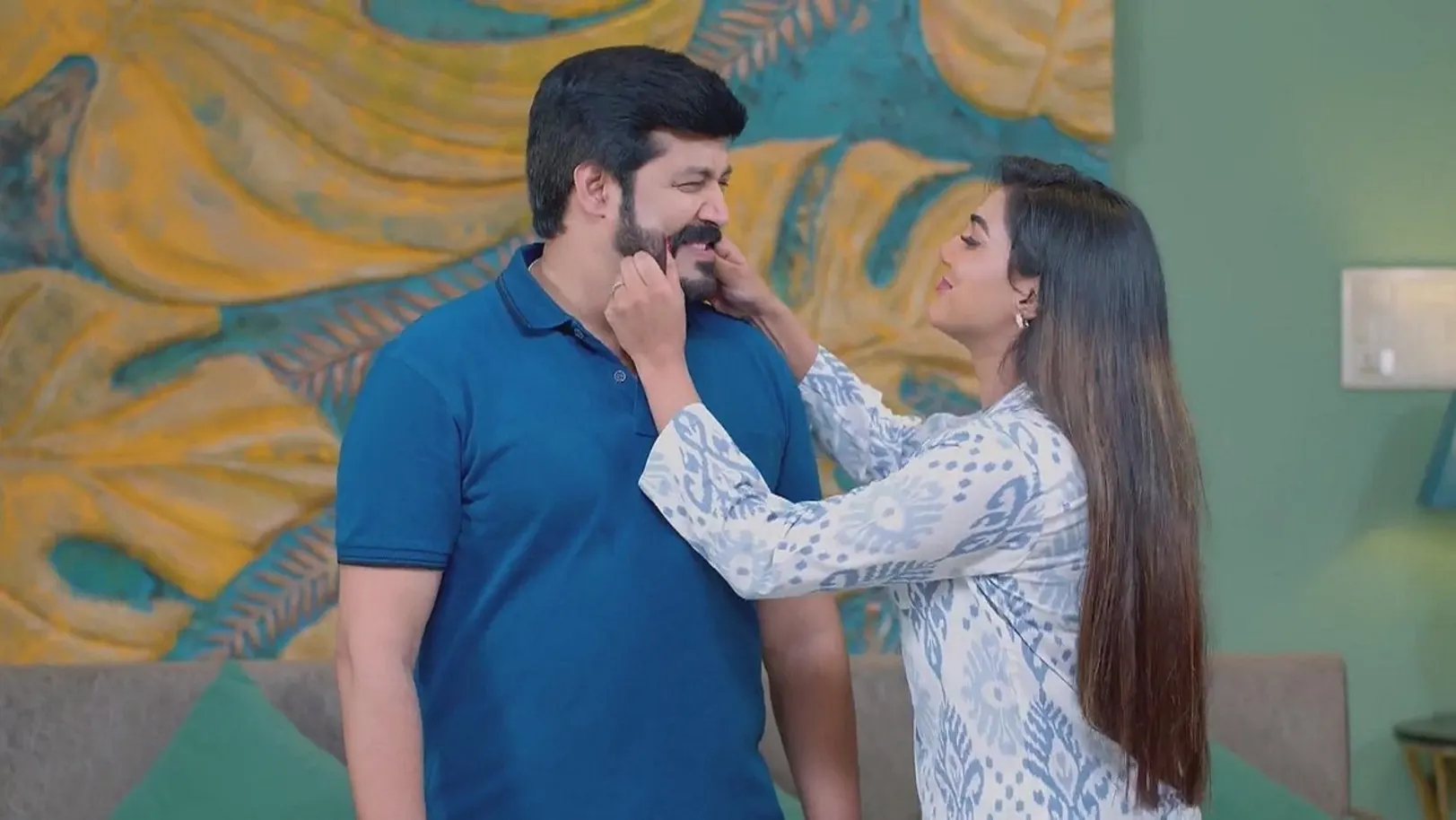 A News Shocks Goutham | Nenjathai Killathe 