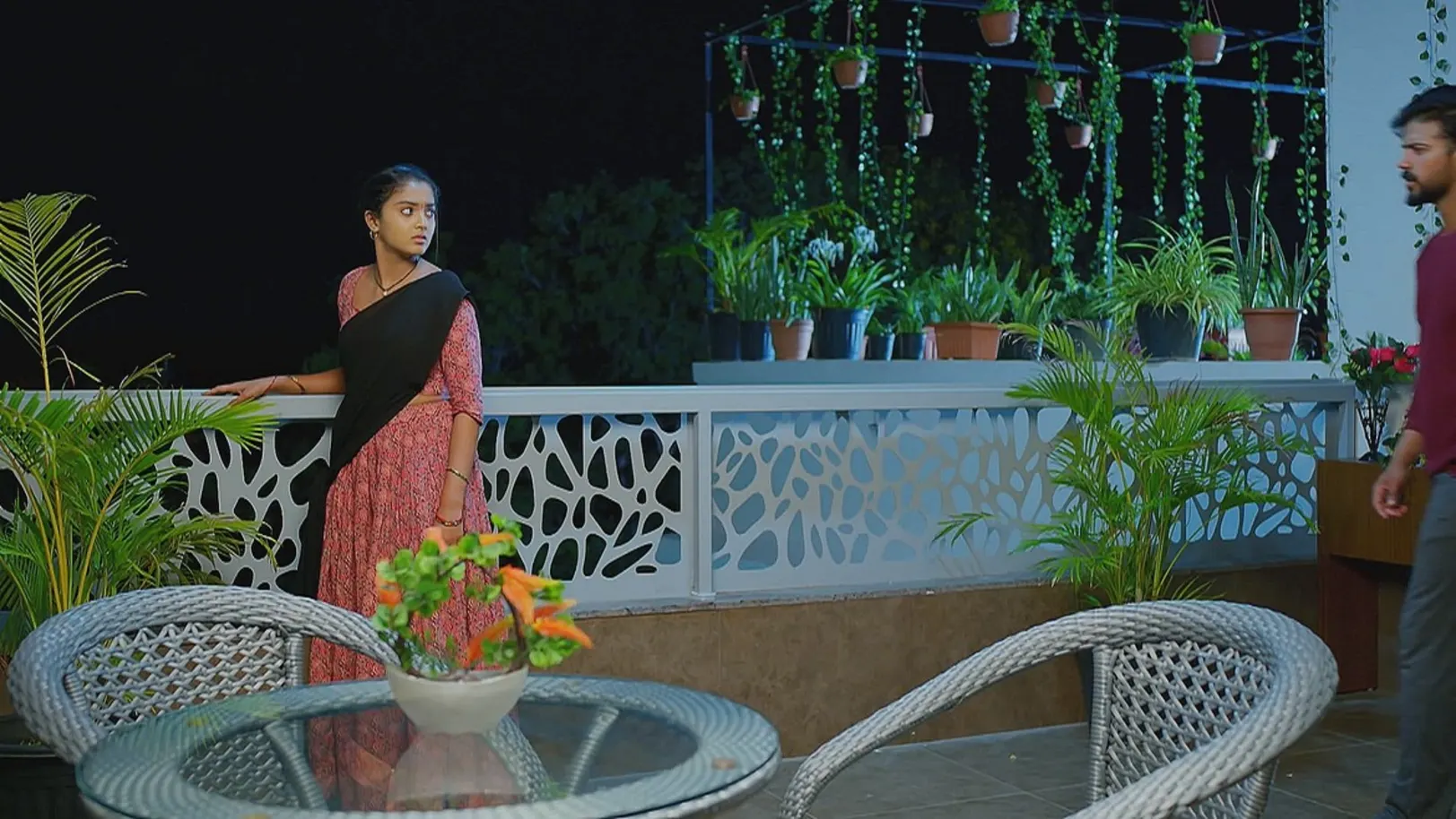 Gagan Carries Bhoomi in His Arms | Meghasandesam | Promo