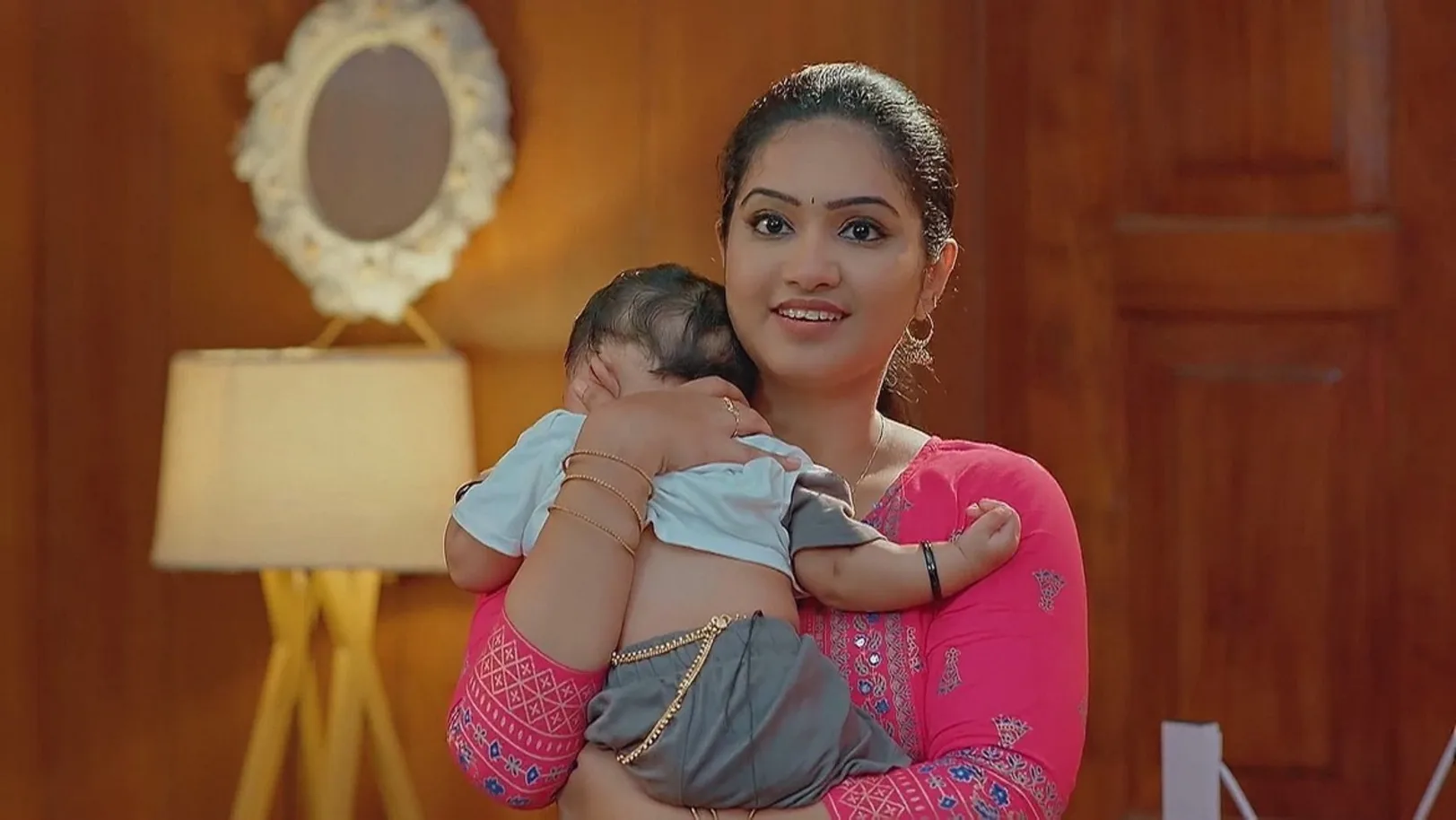 Nandhini Appreciates Karthik 29th August 2024 Webisode