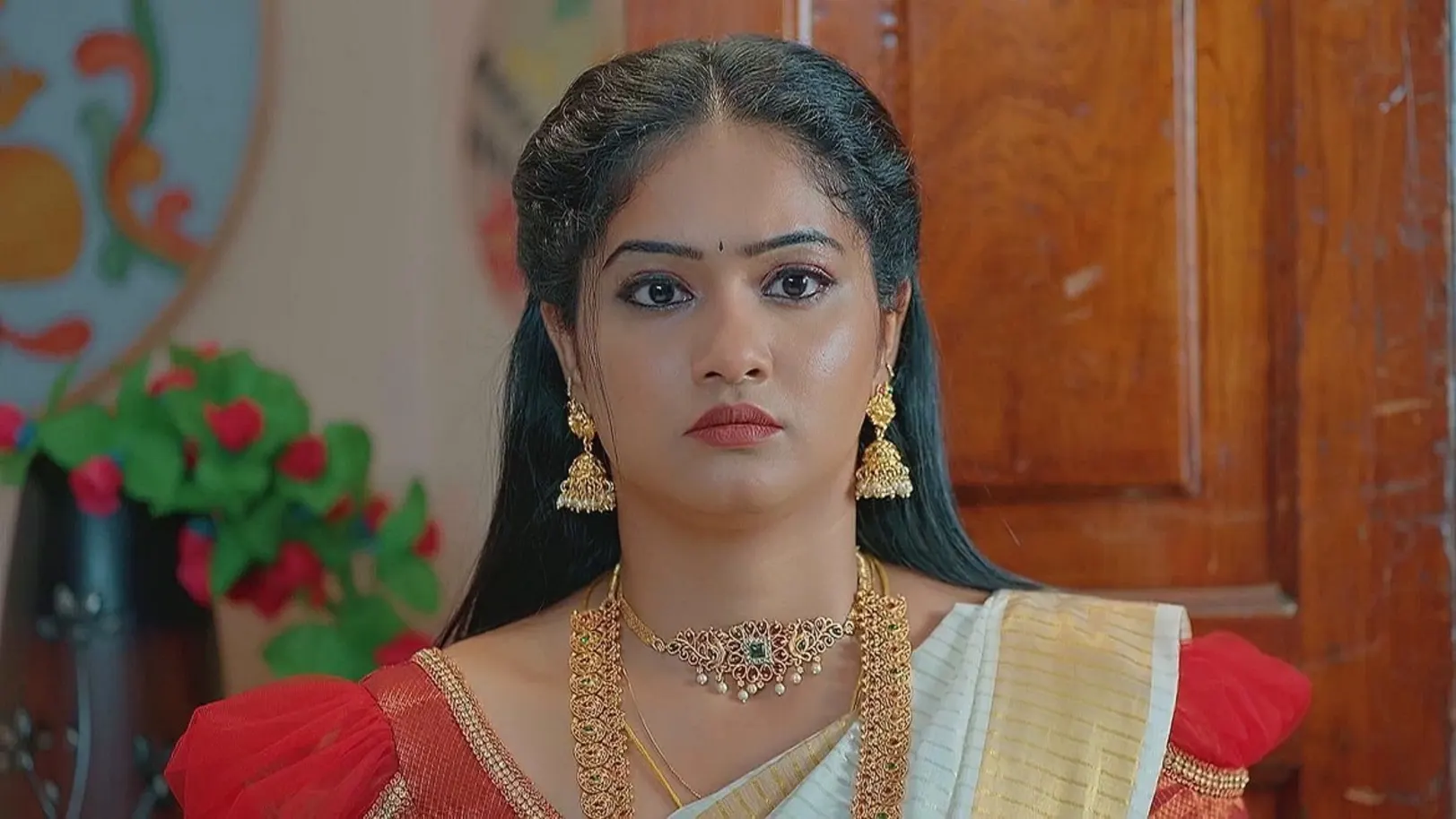 Rajalakshmi Suspects Malathy | Valsalyam 