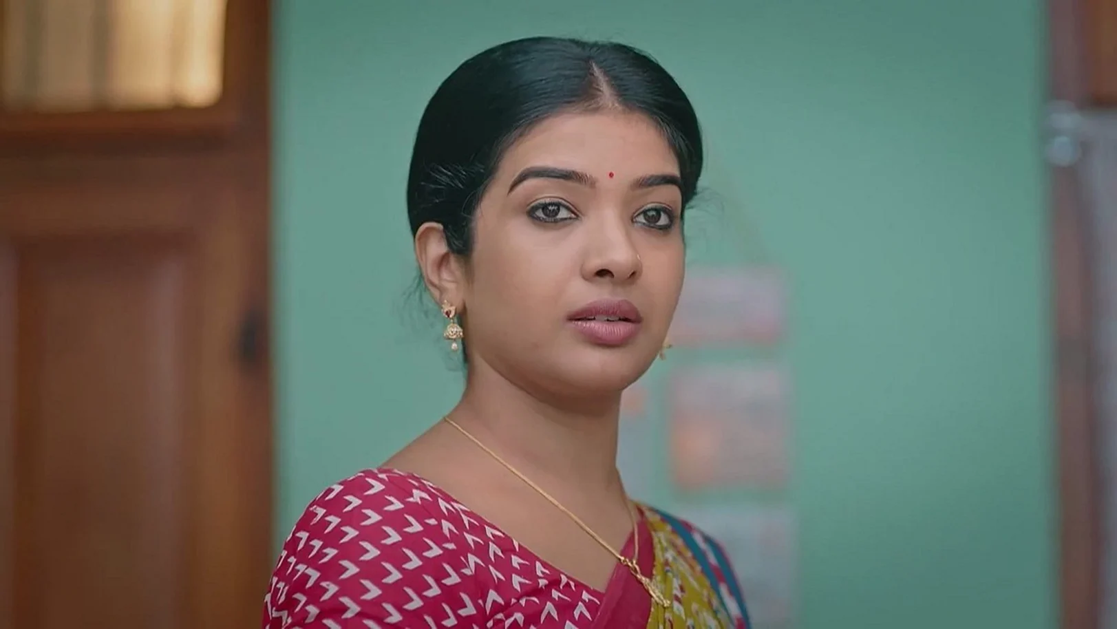 Chandrika Asks Madhavan to Sell Her Gold 30th August 2024 Webisode