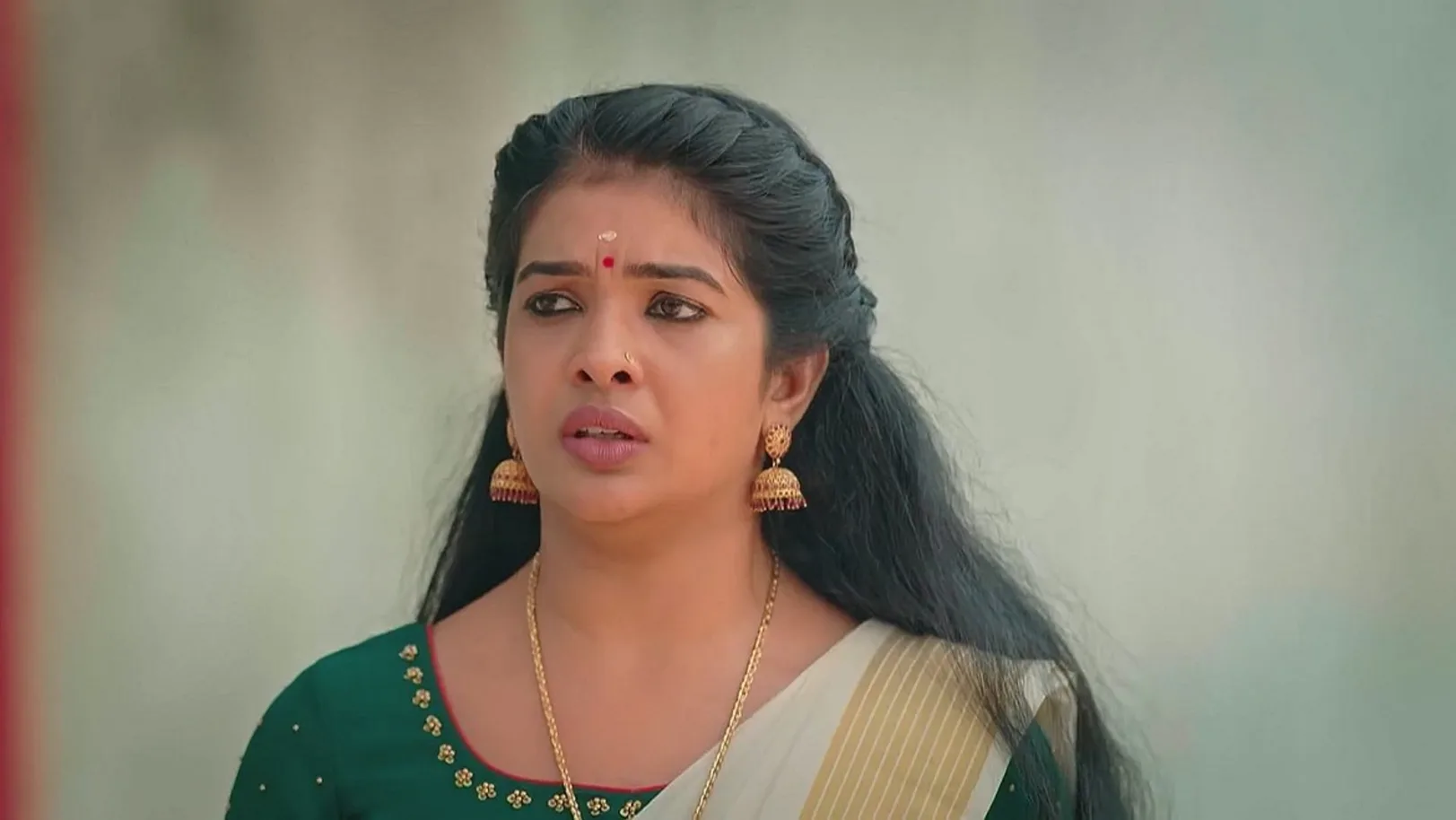 Sagar’s Goons Come to Attack Vandana | Manathe Kottaram 