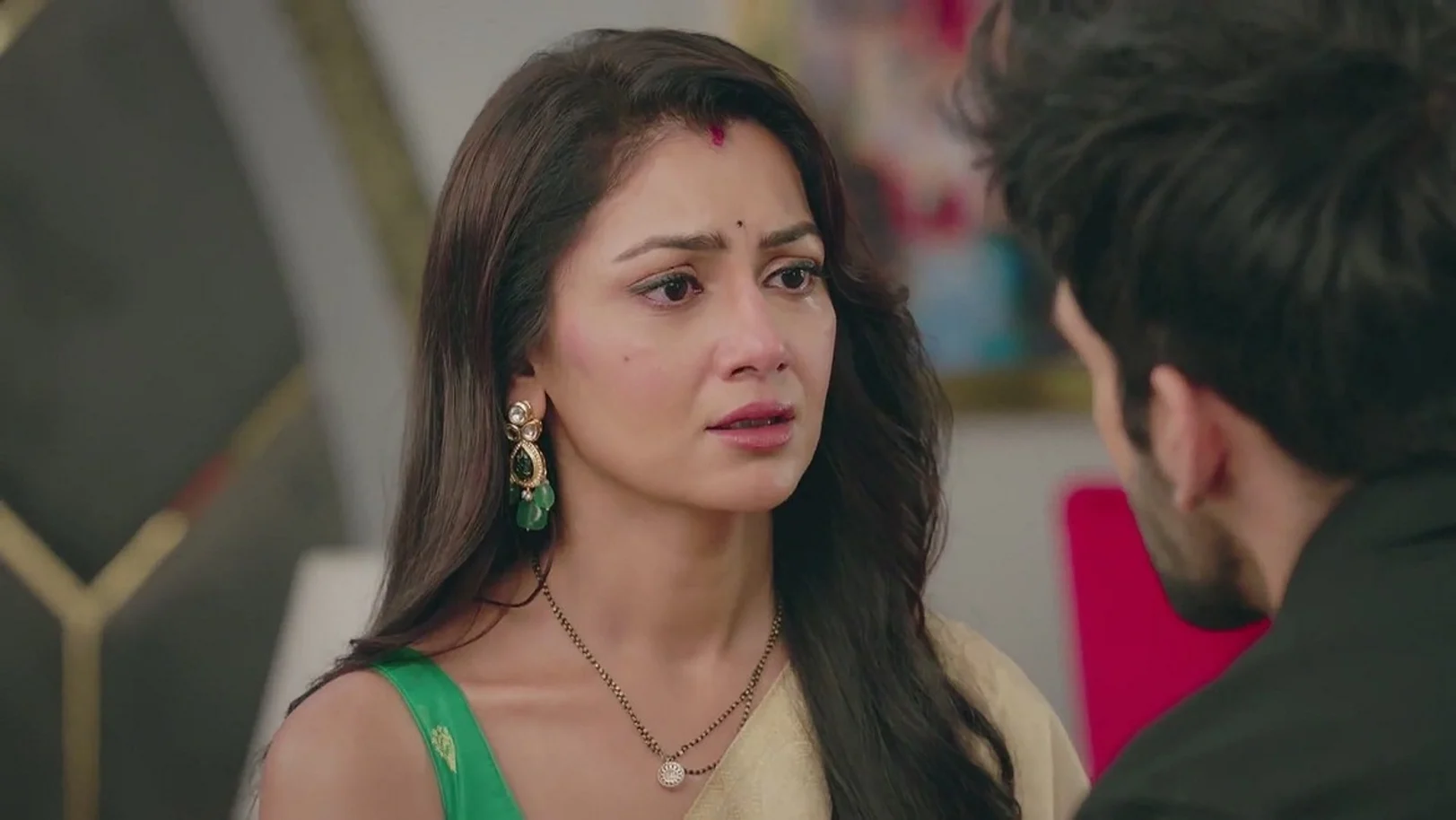 Amruta Sees Virat in front of Her | Kaise Mujhe Tum Mil Gaye 