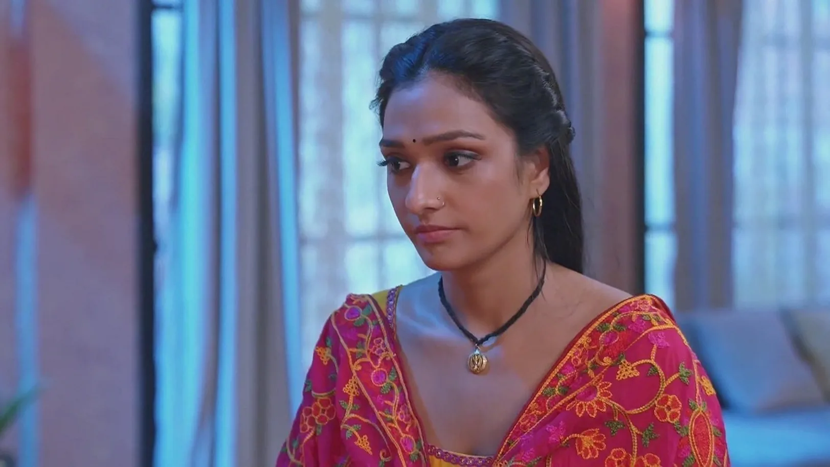 Harleen Explains the Meaning of Love to Lakshmi | Bhagya Lakshmi 