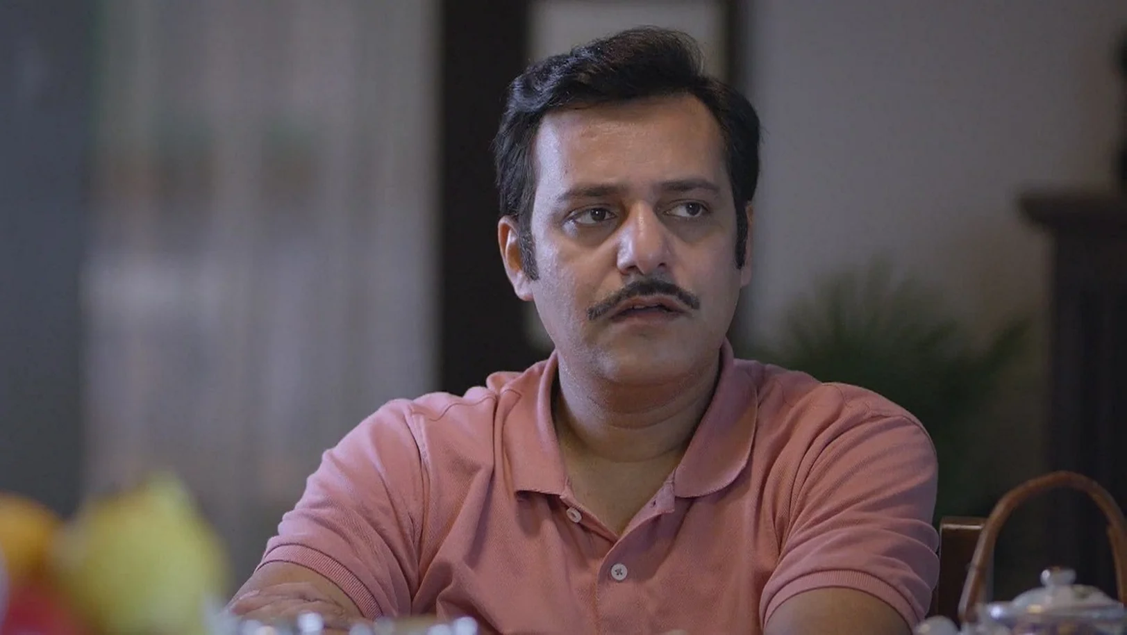 Abhay Makes Fun of Vijay's Moustache | Hamara Parivar 