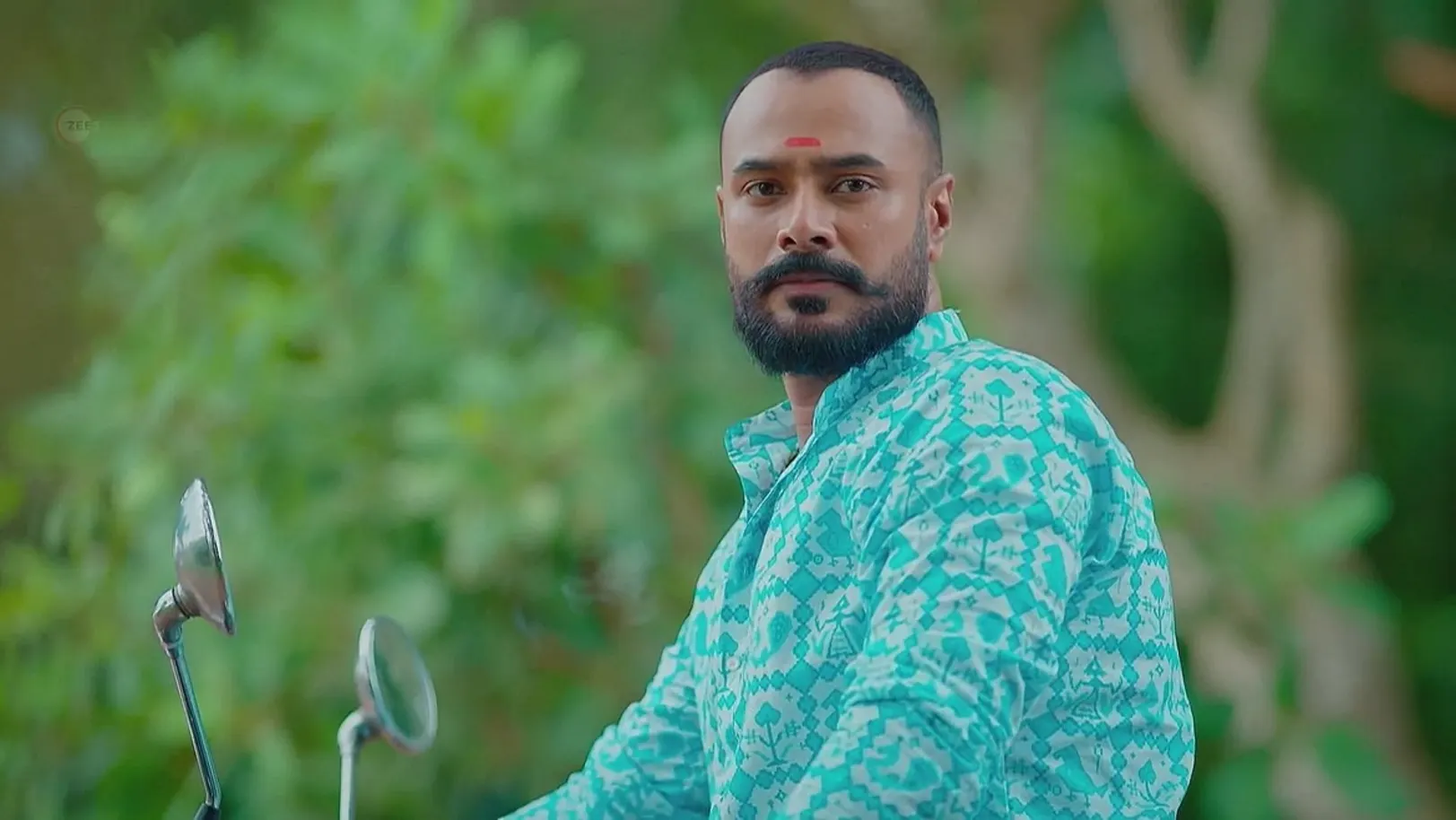 Bhadran Spots Siddharth and Devika | Apoorvaragam 