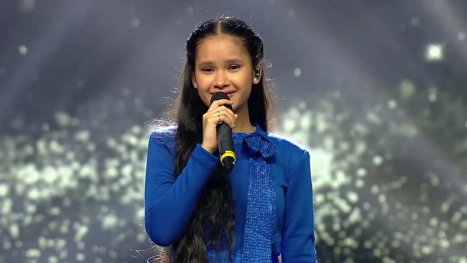 Bidisha Performs 'Itni Si Baat' 