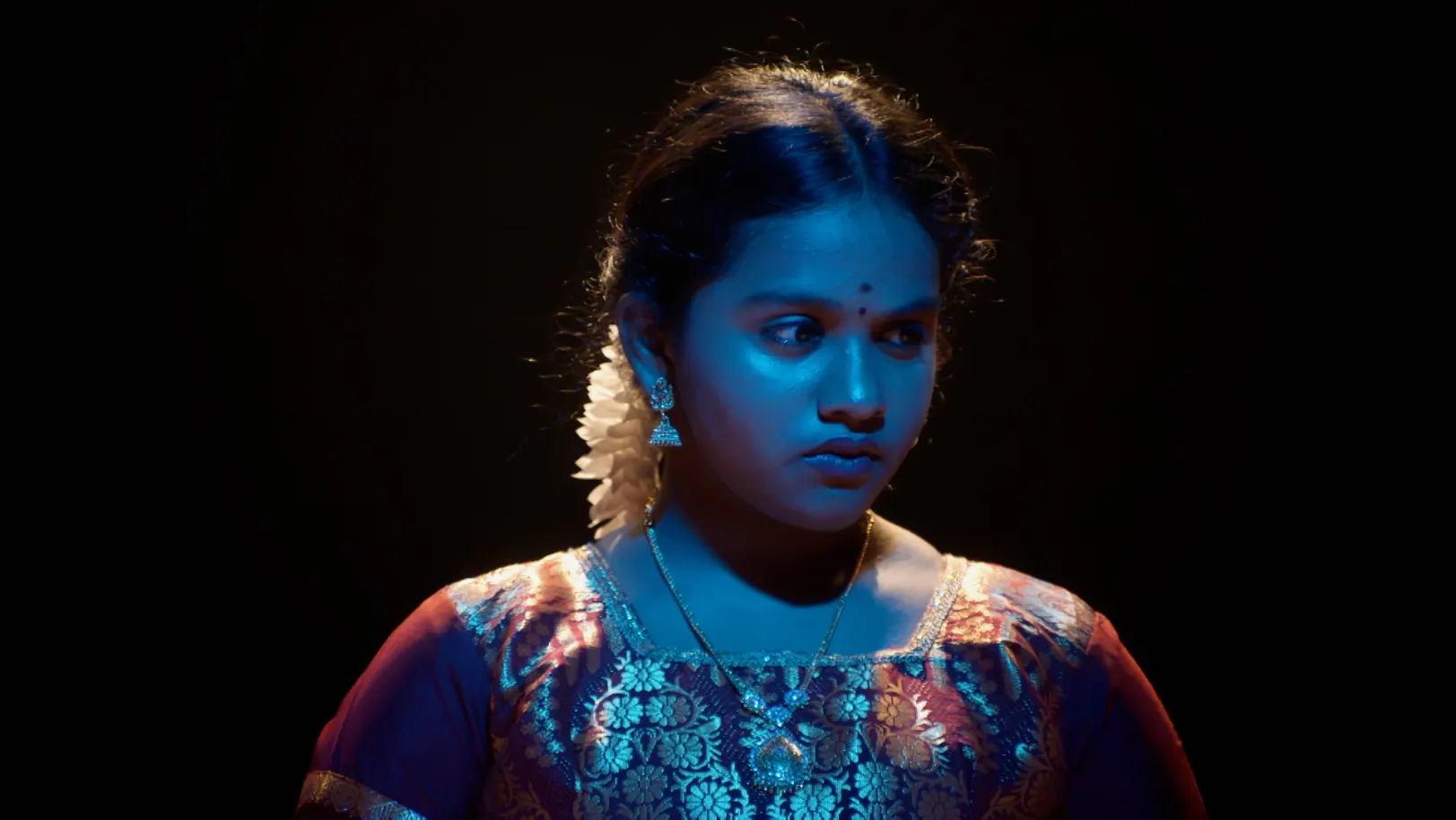 Watch Ninaithale Inikkum Latest Episodes Online Exclusively on ZEE5