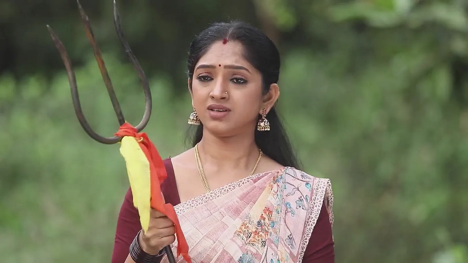 Watch Ninaithale Inikkum Latest Episodes Online Exclusively on ZEE5
