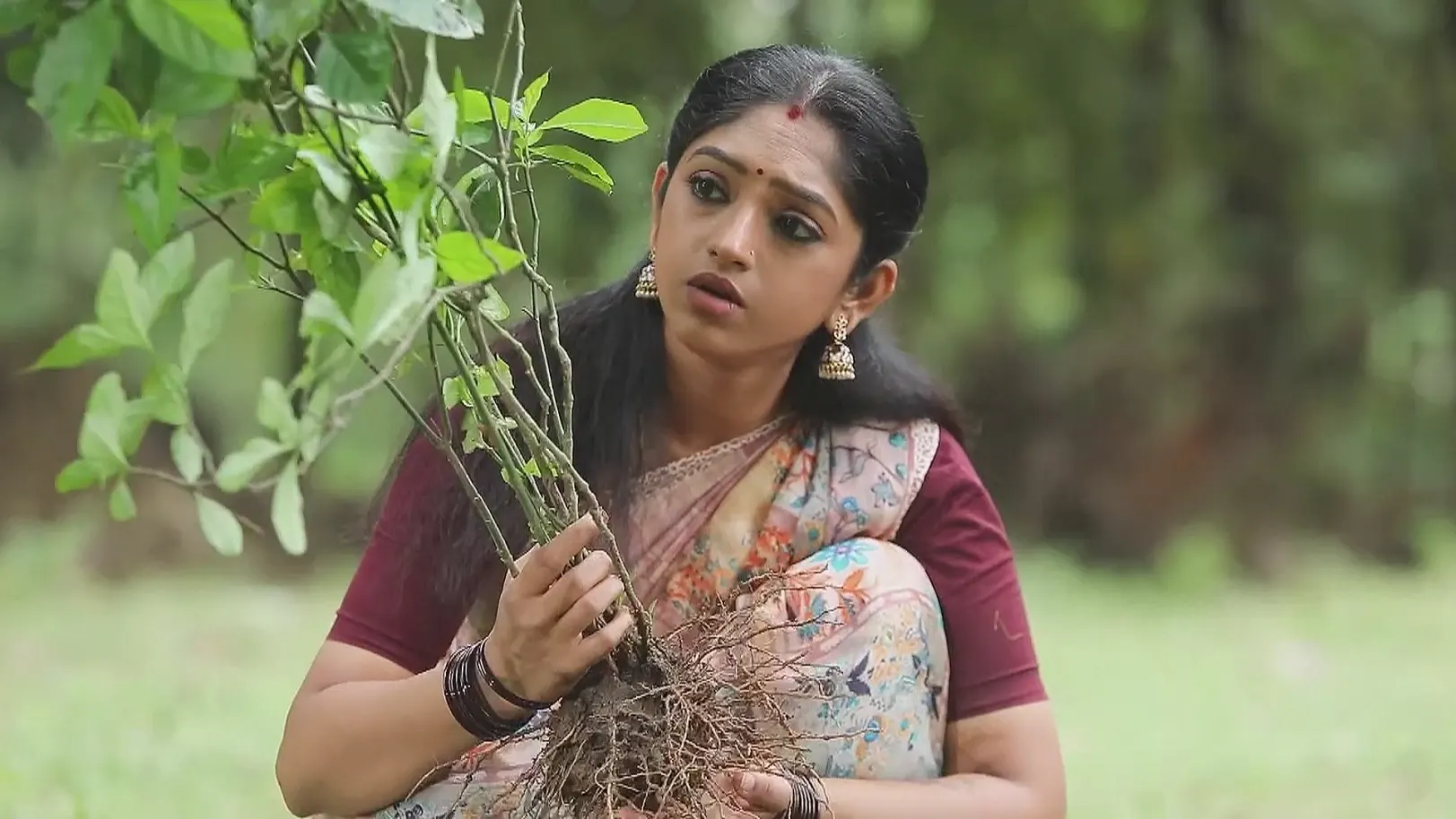 Watch Ninaithale Inikkum Latest Episodes Online Exclusively on ZEE5