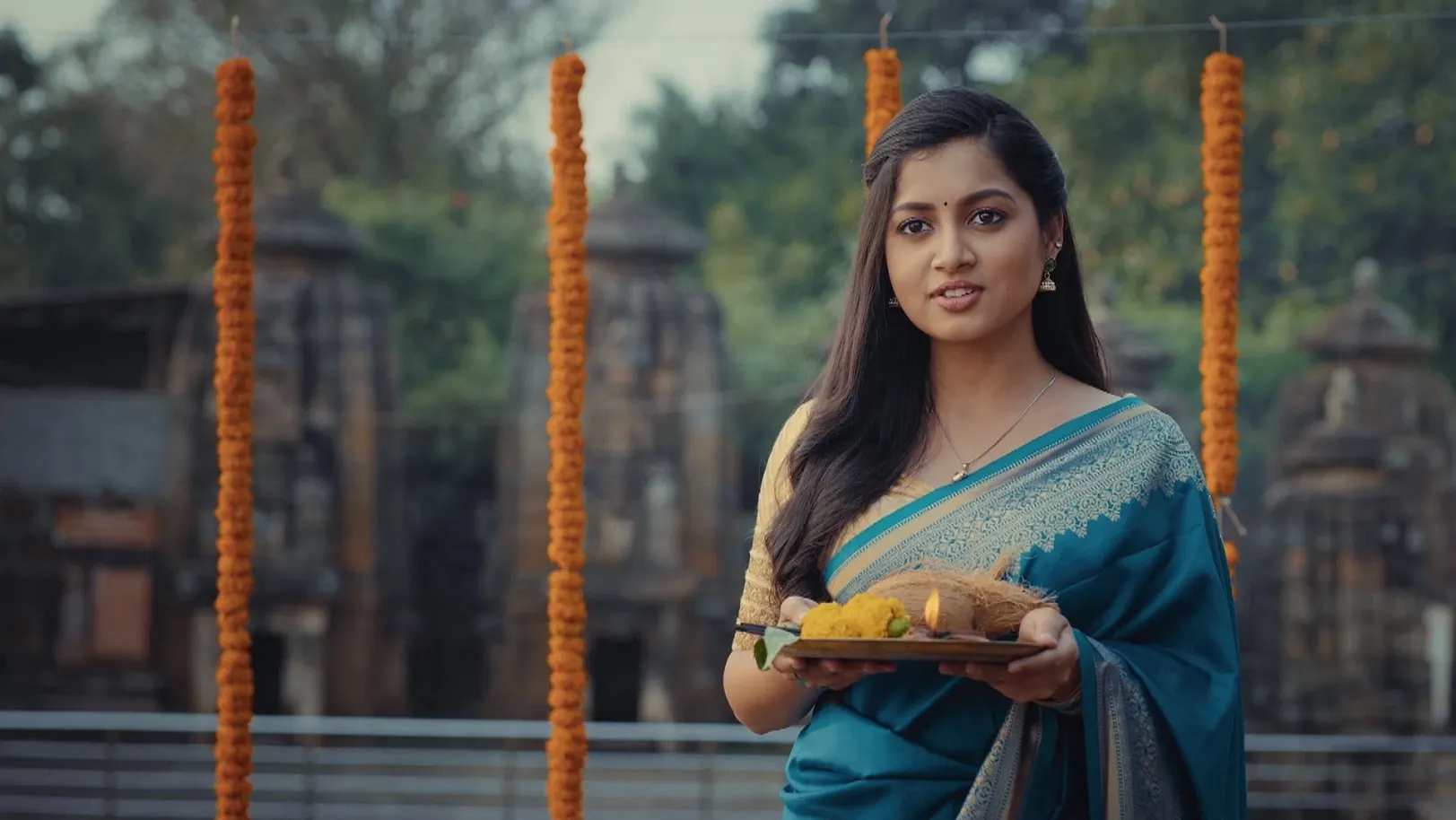 Archana Ponders over Her Future - Sathi Sata Janmara - Promo