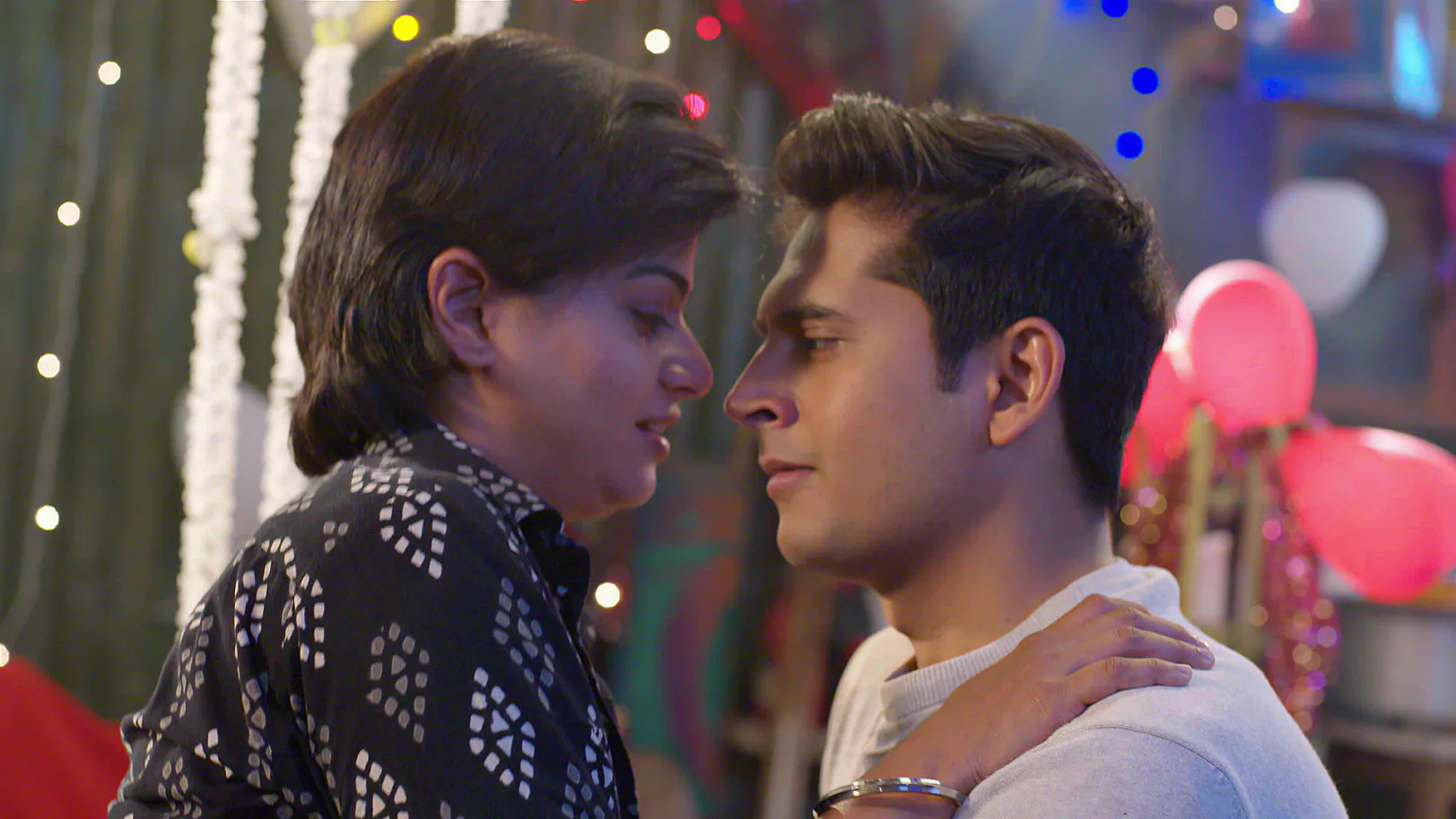 Ashu and Shiva Share a Loving Moment - Shiva - Promo