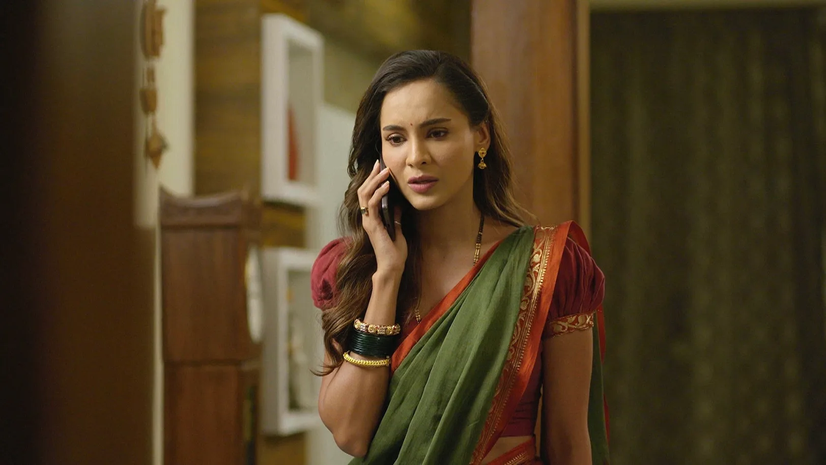 Surya and Tulja Long for Each Other - Lakhat Ek Amcha Dada - Promo