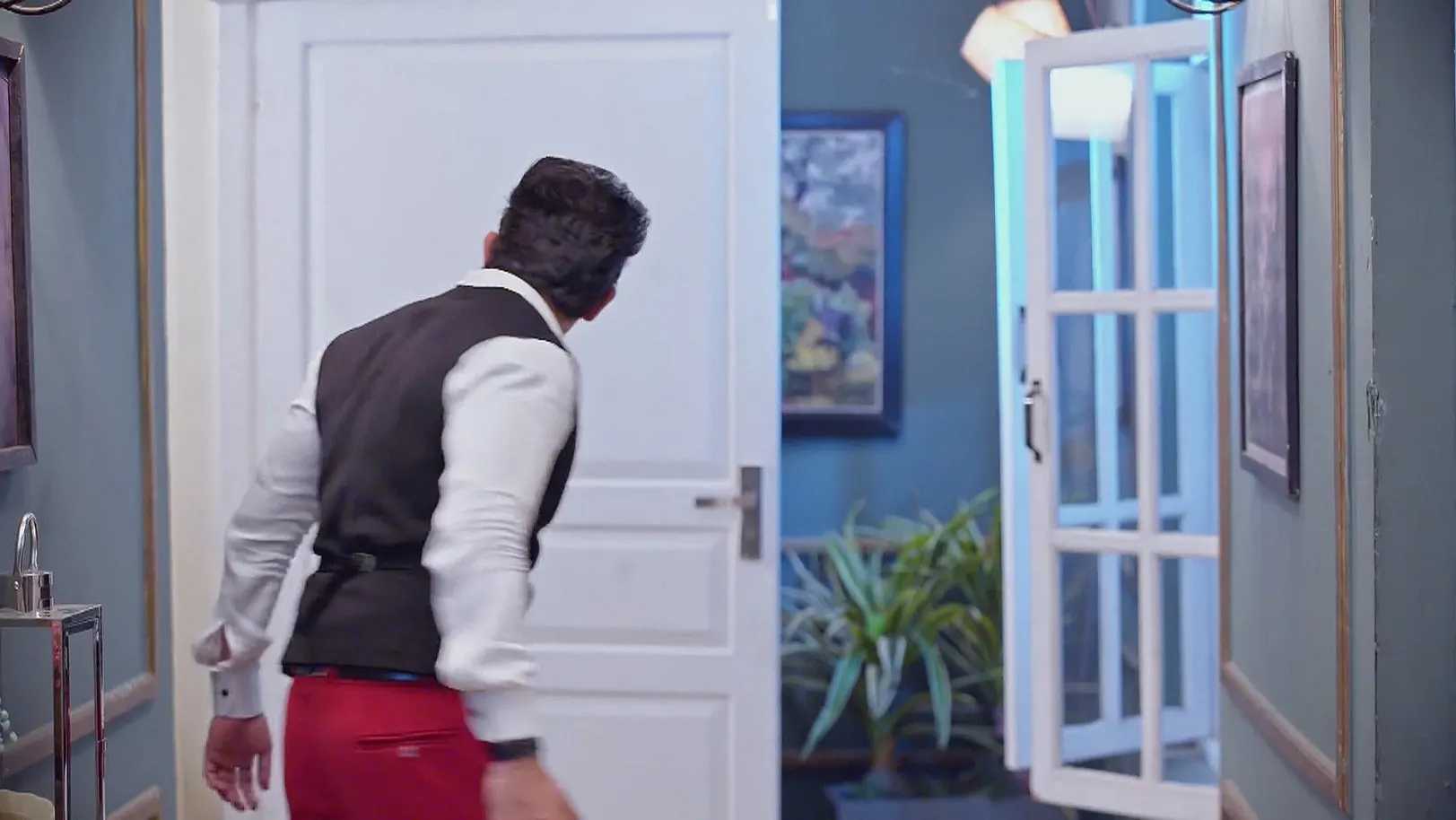Lakshmi's Behaviour Upsets Rishi - Bhagya Lakshmi 
