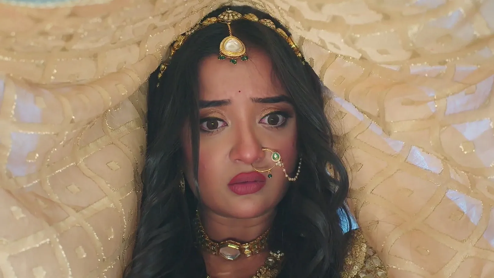 Sapna Sits in Jagriti's Place in the Mandap - Jagriti 