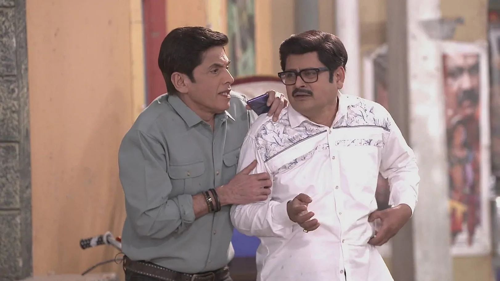 Prem's Threat Calls Scare Vibhuti and Tiwari - Bhabi Ji Ghar Par Hai 