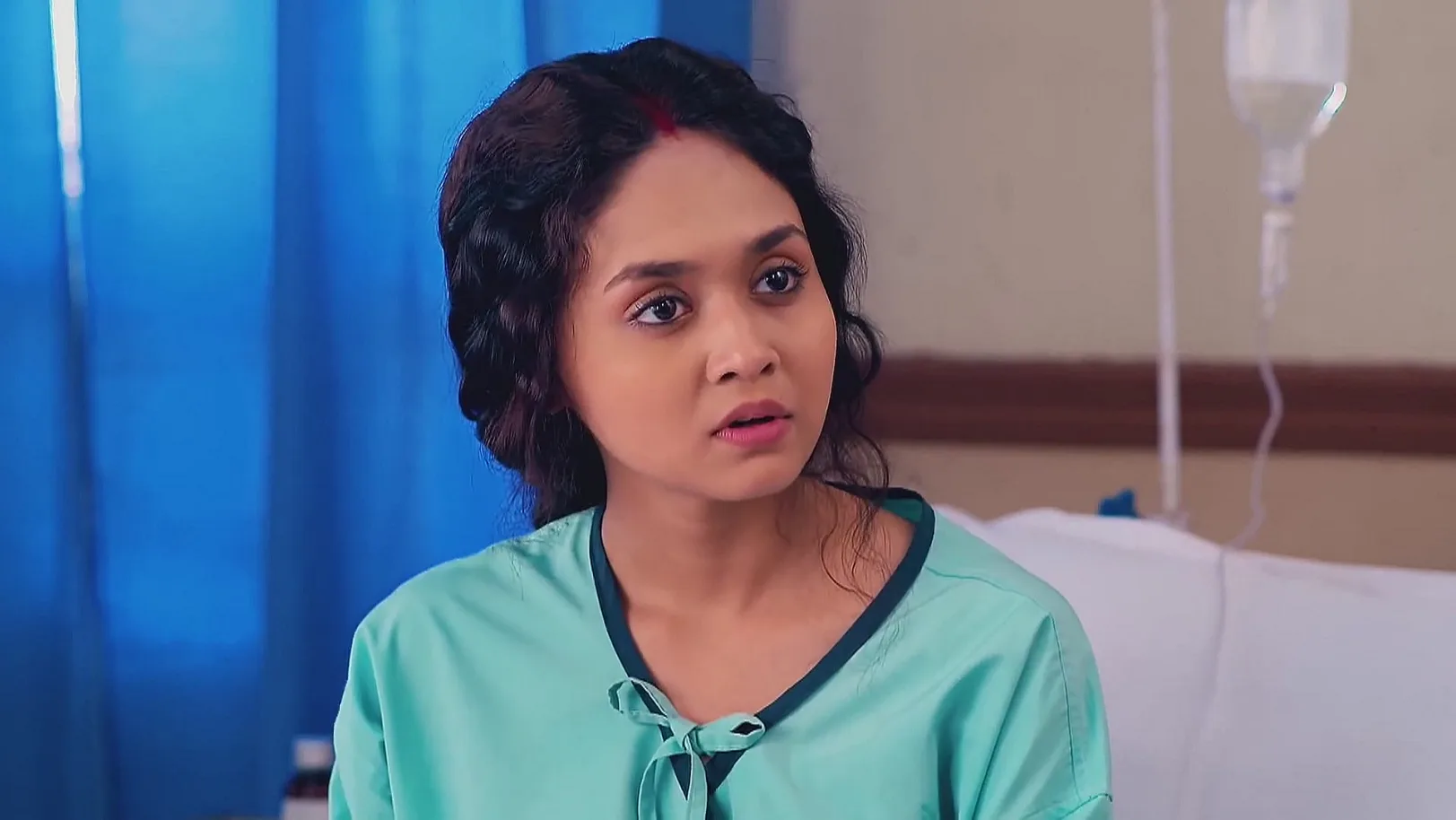 The Doctor Thanks Roddur for Saving Moyna - Puber Moyna 