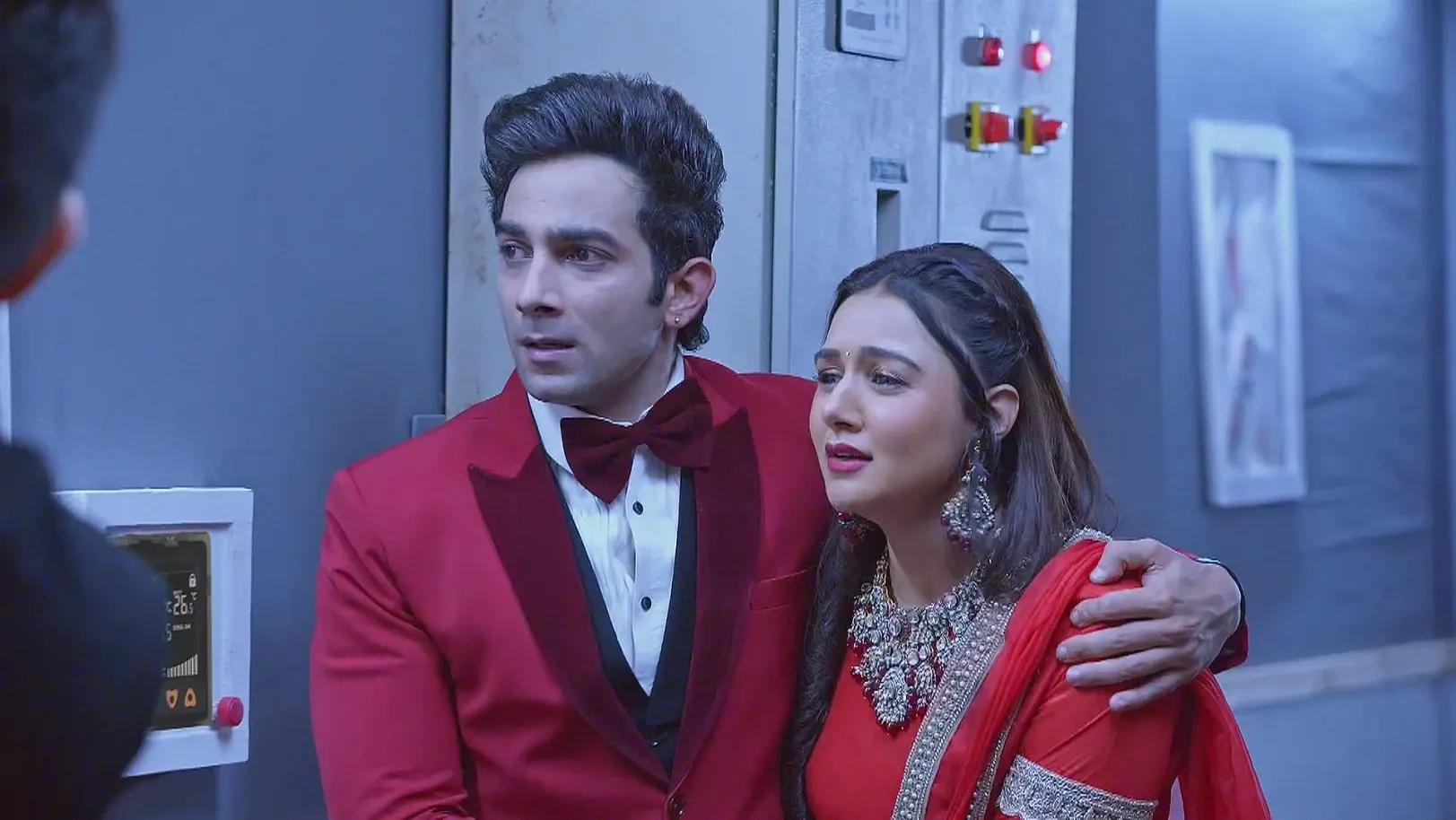 Rishi Realises Lakshmi Is in the Cold Storage - Bhagya Lakshmi 
