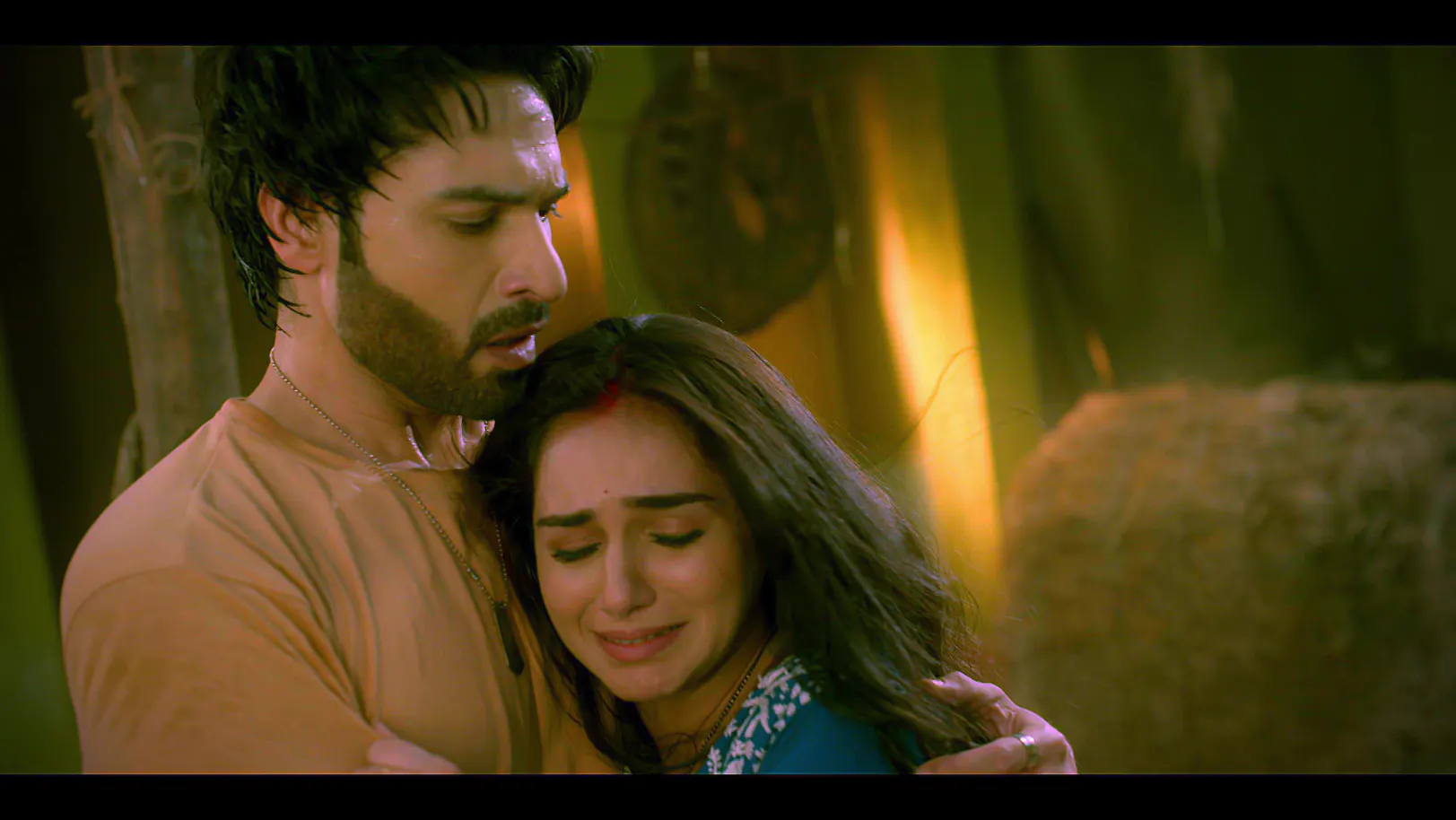 Suraj Saves Jagriti from Akash - Jagriti - Promo