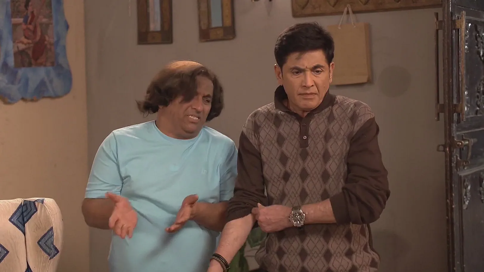 Teeka Asks Vibhuti to Polish His Shoes - Bhabi Ji Ghar Par Hai 