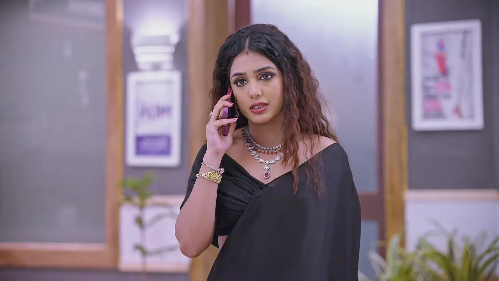 Anushka Warns Malishka - Bhagya Lakshmi 