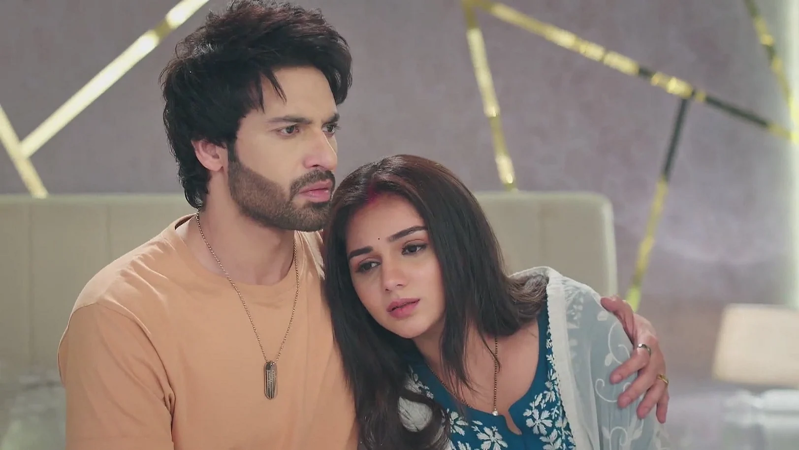 Suraj Protects Jagriti's Honour - Jagriti 