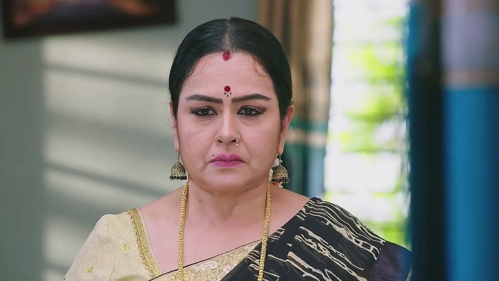 Srivalli Speaks Rudely with Varalakshmi - Shravani Subramanya 