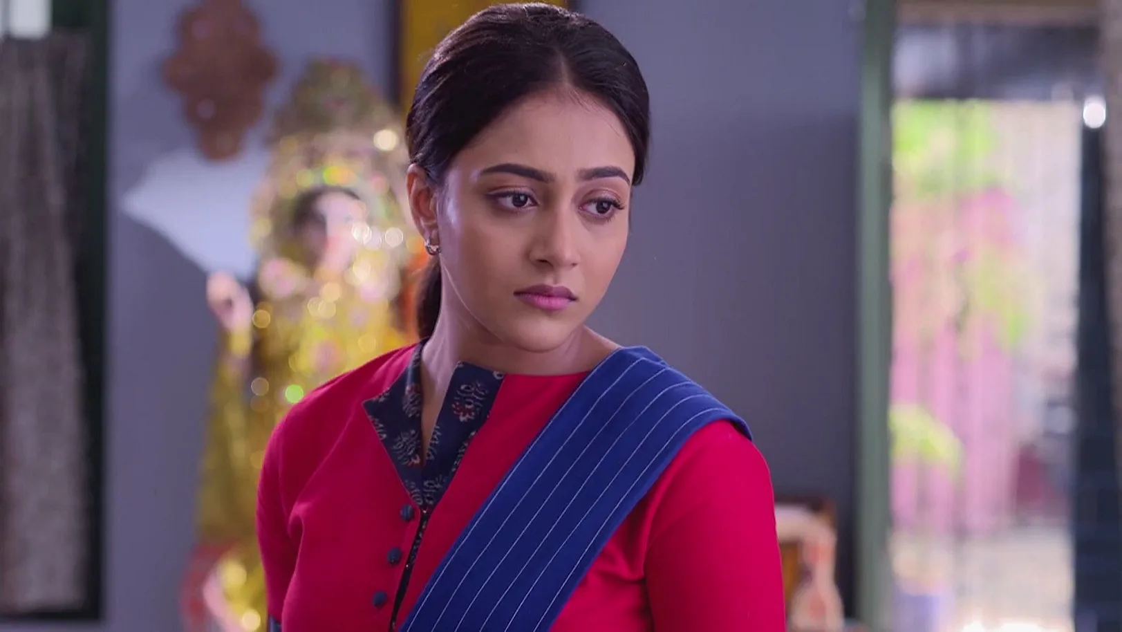 Aarshi Tries to Play Tanpura - Tui Amar Hero 