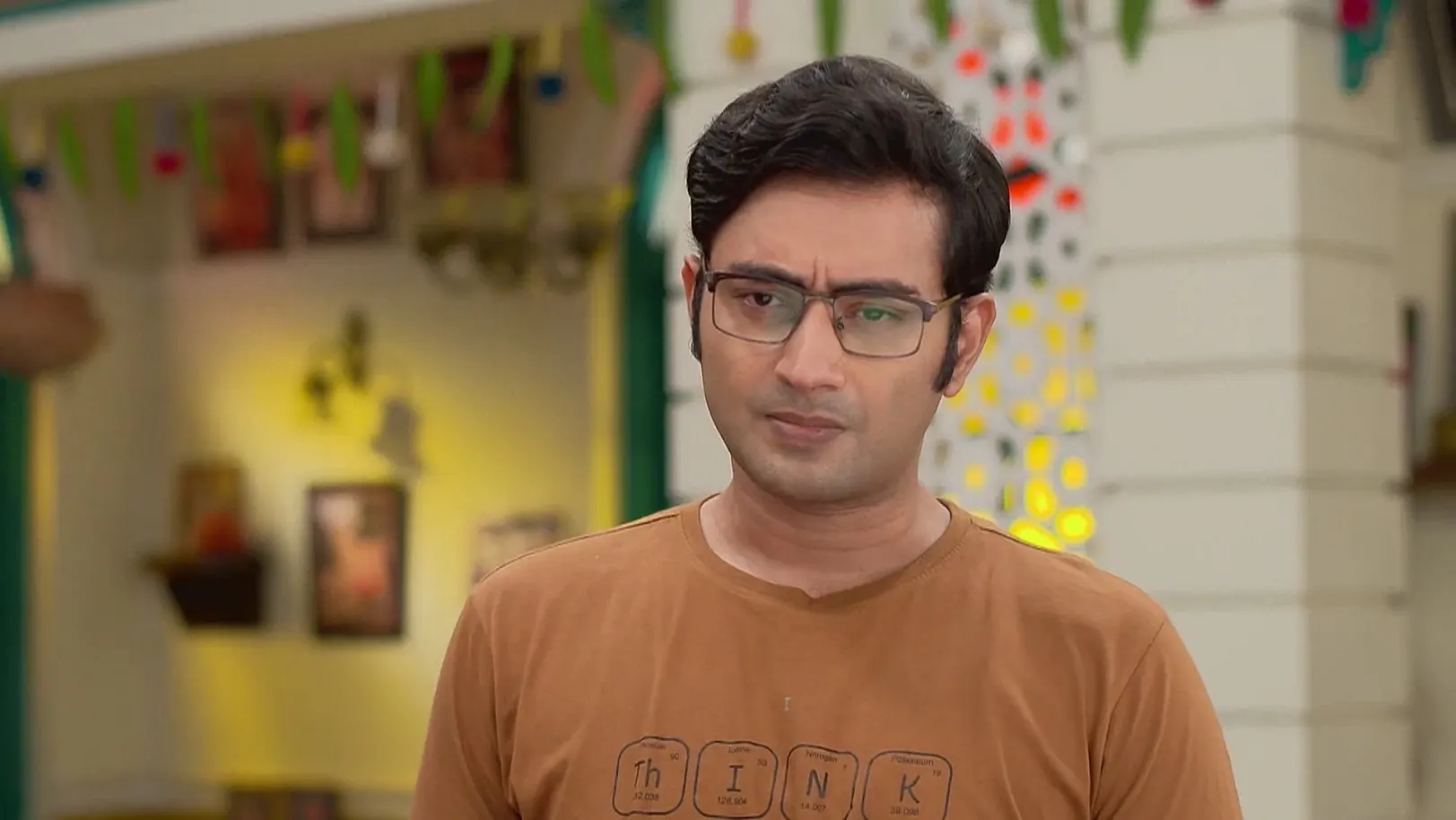 Monju Gives Gayetri a Bad Feeling - Duggamoni O Bagh Mama 