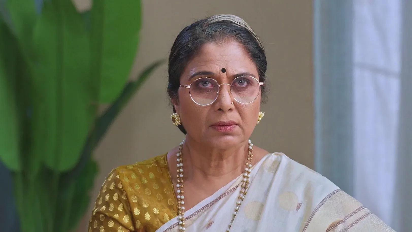 AJ Reads Out Durga's Medical Report to Everyone - Navri Mile Hitlerla 