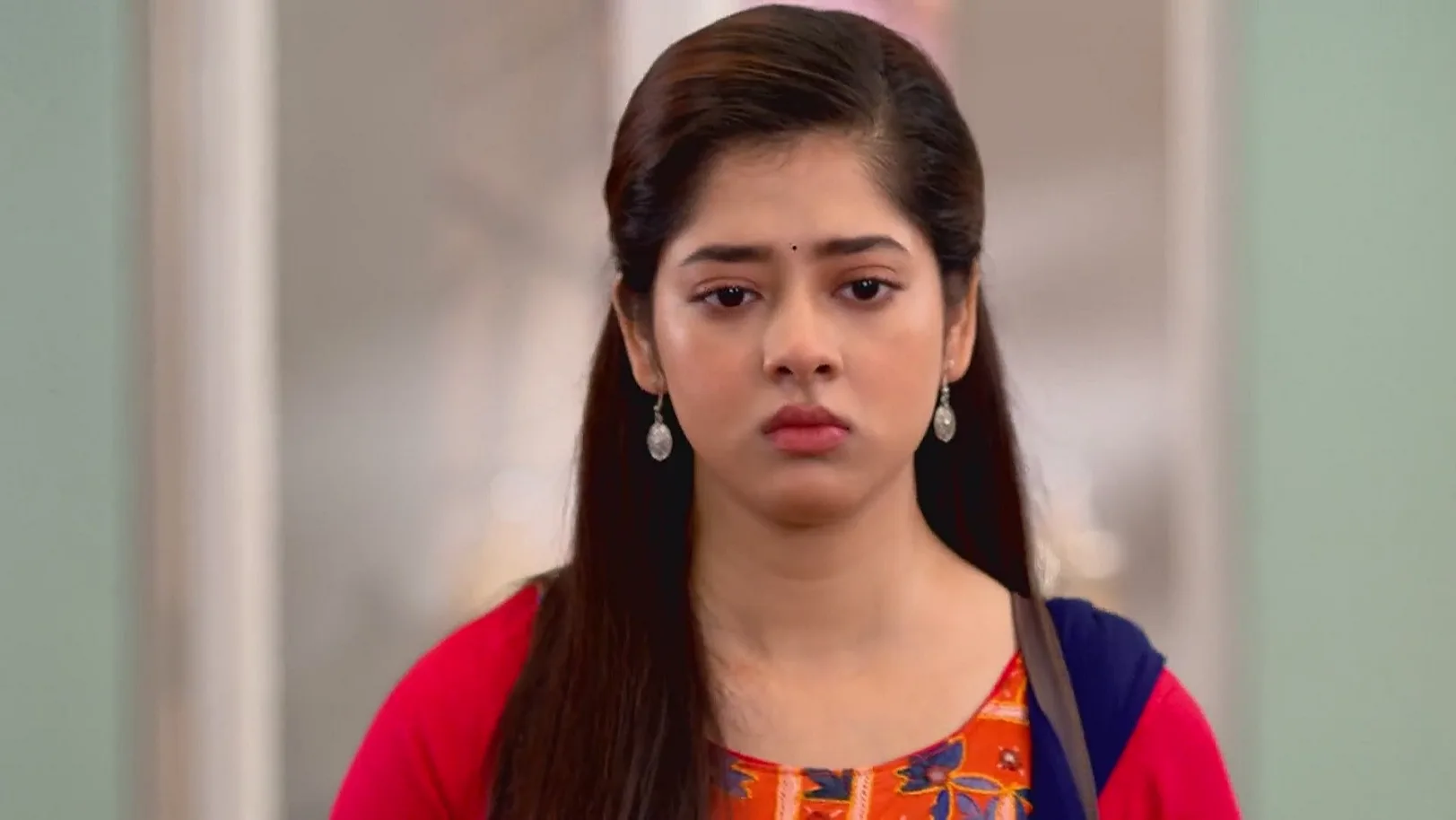 Apu Is Insulted by Arya - Chirodini Tumi Je Amar Apu Is Insulted by Arya - Chirodini Tumi Je Amar
