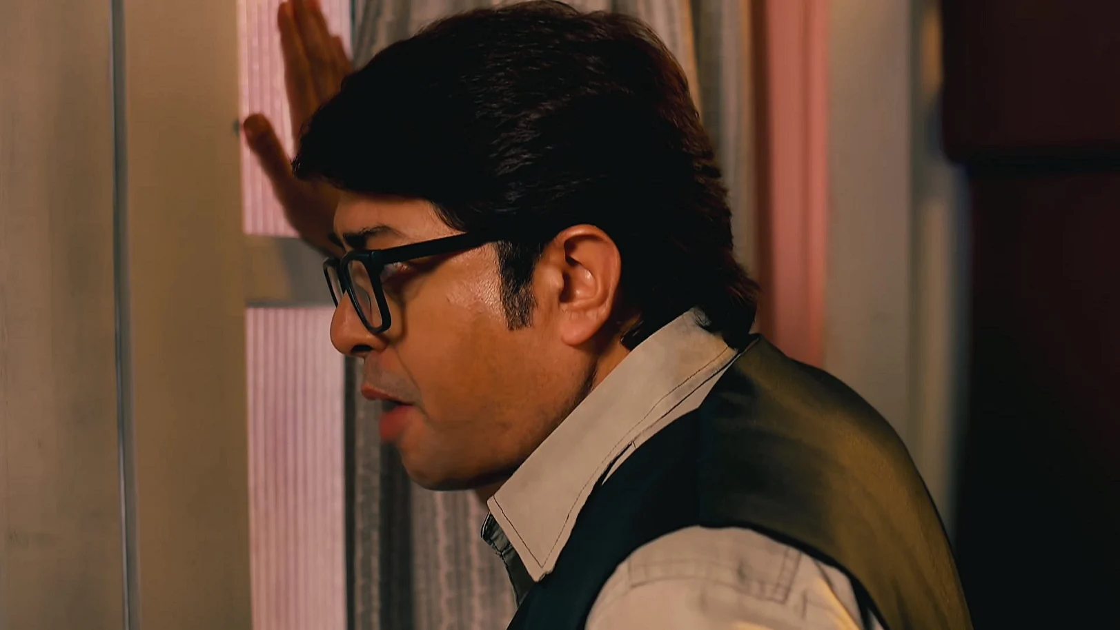 Chandrashis Fires the Gun at Aniket - Kon Gopone Mon Bheseche - Promo