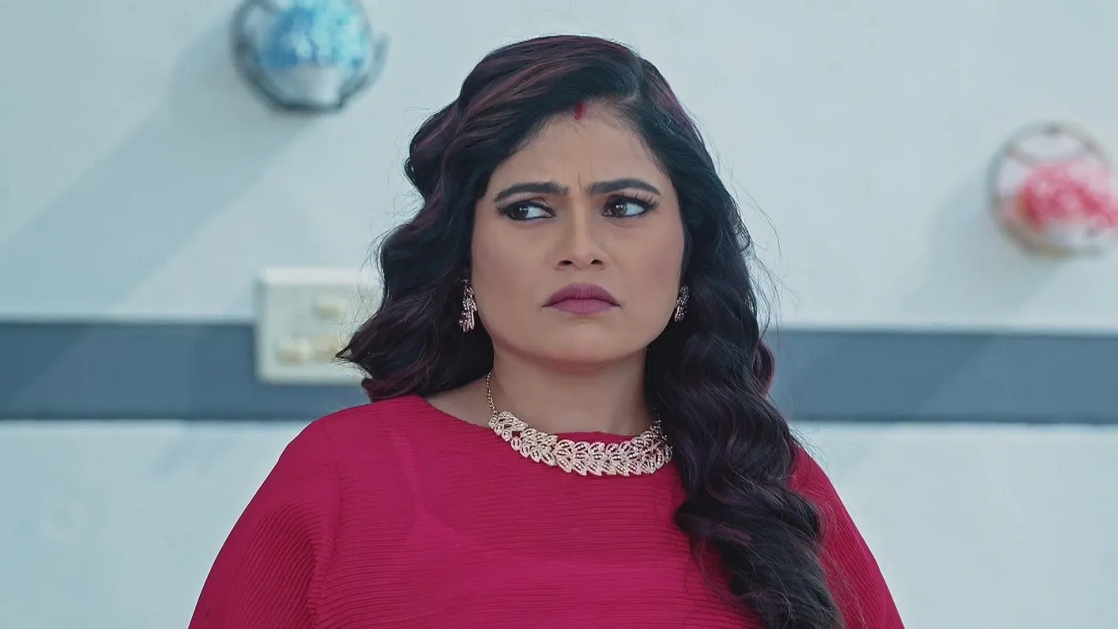 Jasmine Gives Gifts to Her Staff 4th April 2025 Webisode