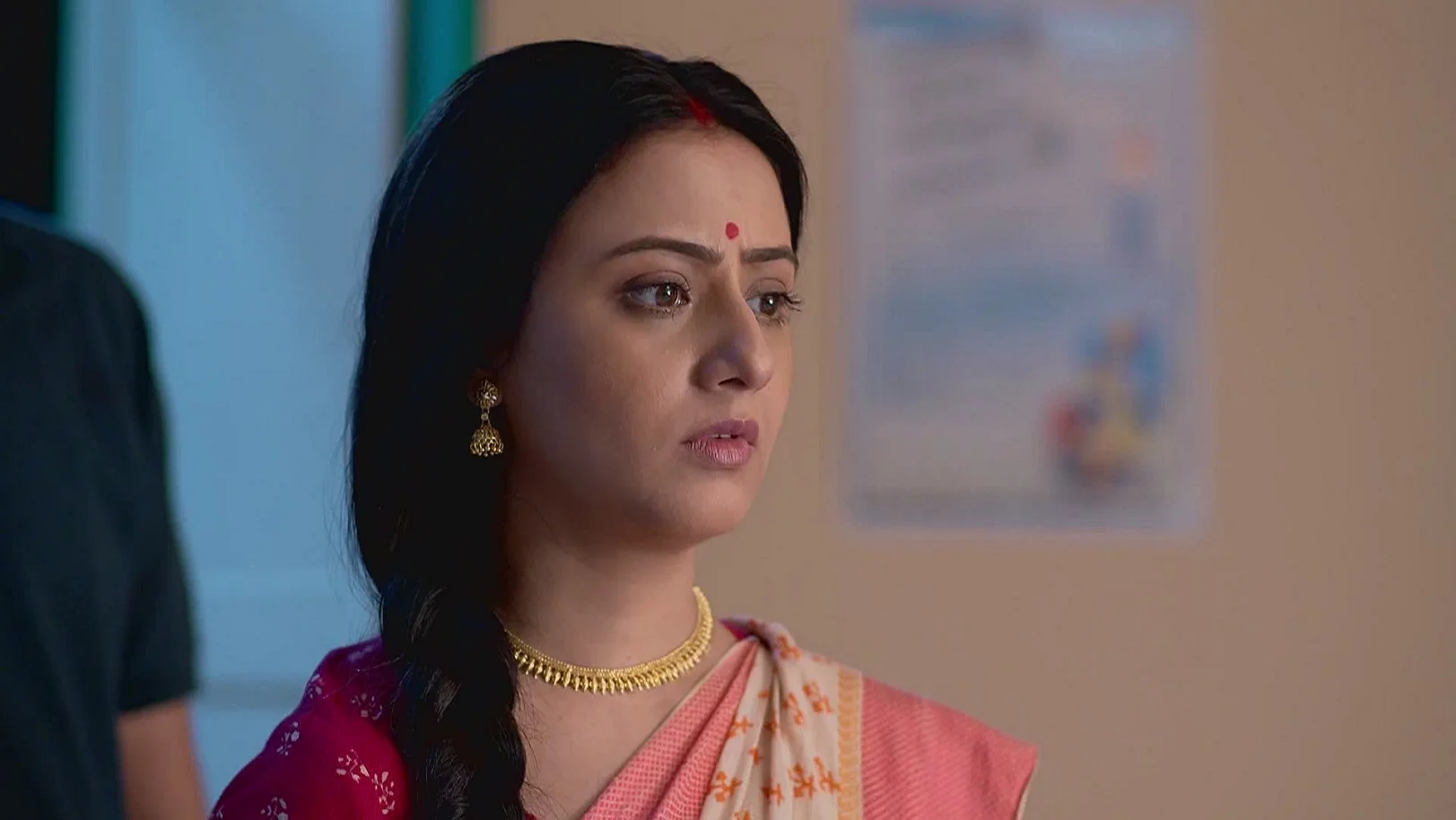 Duggamoni Wishes Go Home with Gayetri - Duggamoni O Bagh Mama 