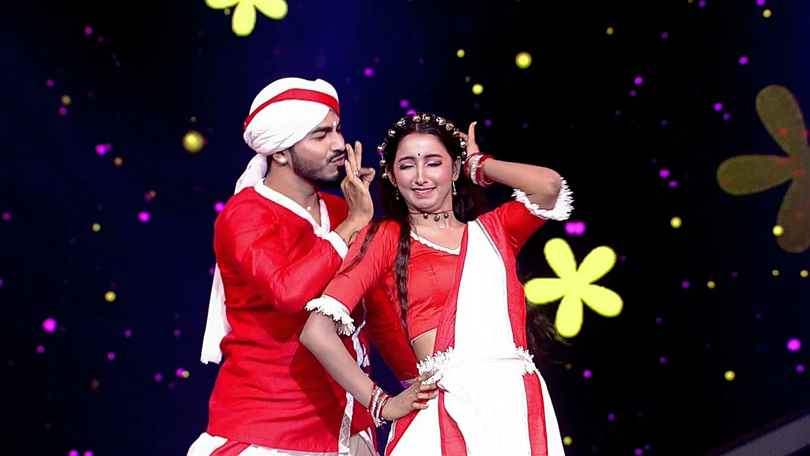 Kolkata Police Detective Sayanti Shines on Stage - Dance Bangla Dance S13- Promo
