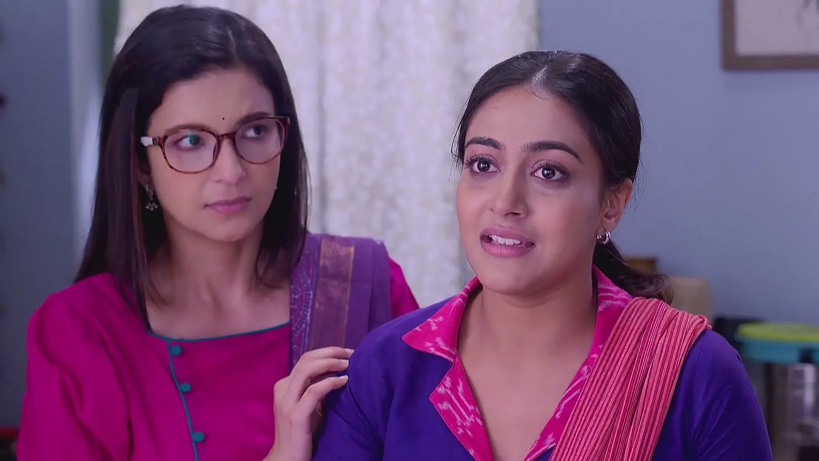 Aarshi's Father Inquires about Her Photo - Tui Amar Hero 