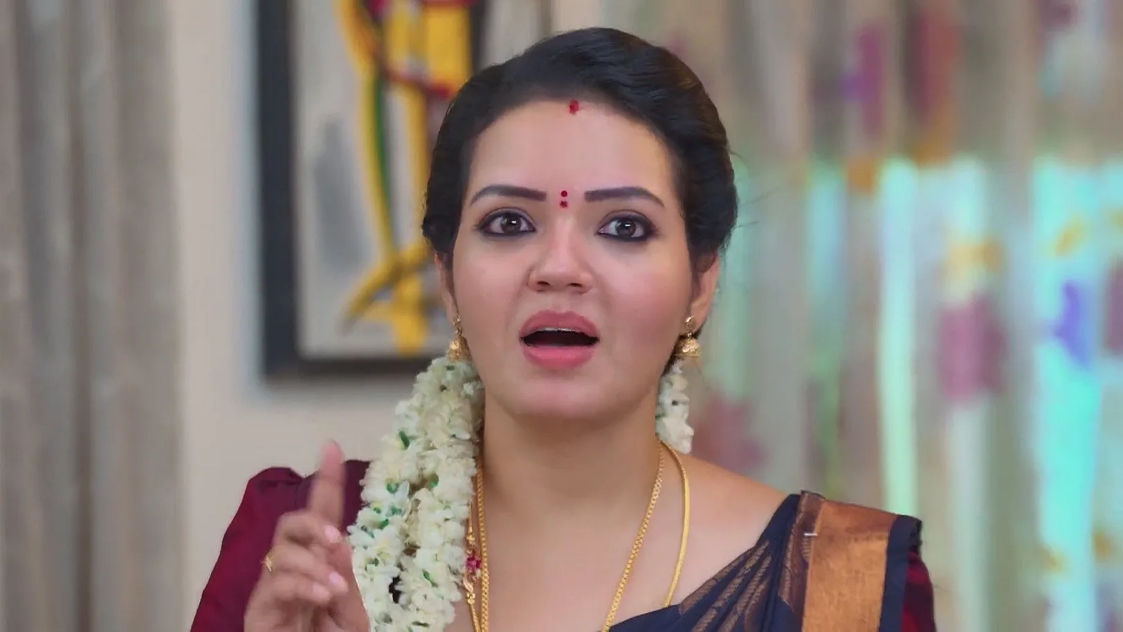 Maya Suggests a Remedy to Help Charulatha - Sandhya Raagam 